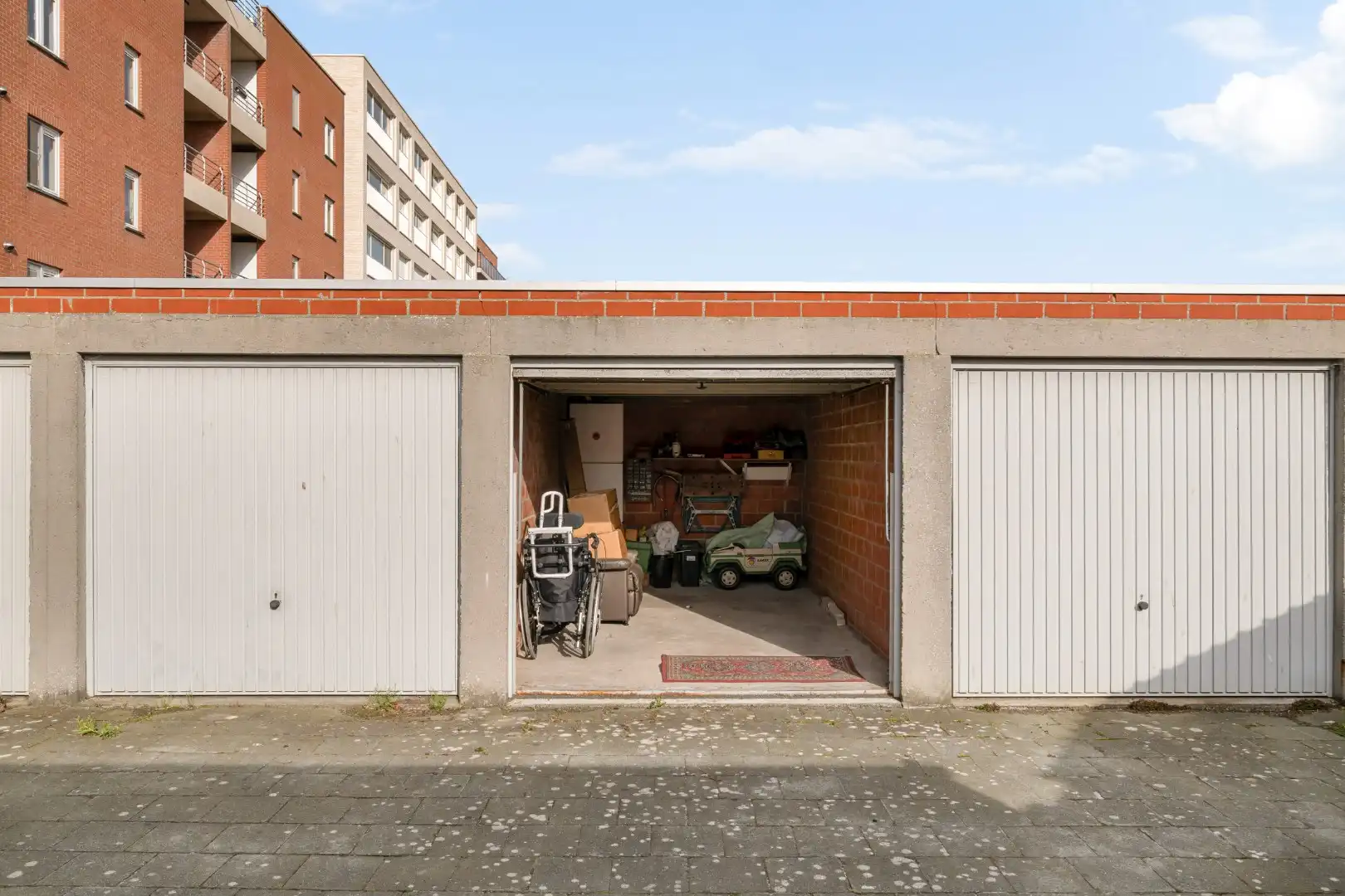 Instapklaar appartement met 2 slaapkamers, balkon en garage in Ieper-centrum foto 15