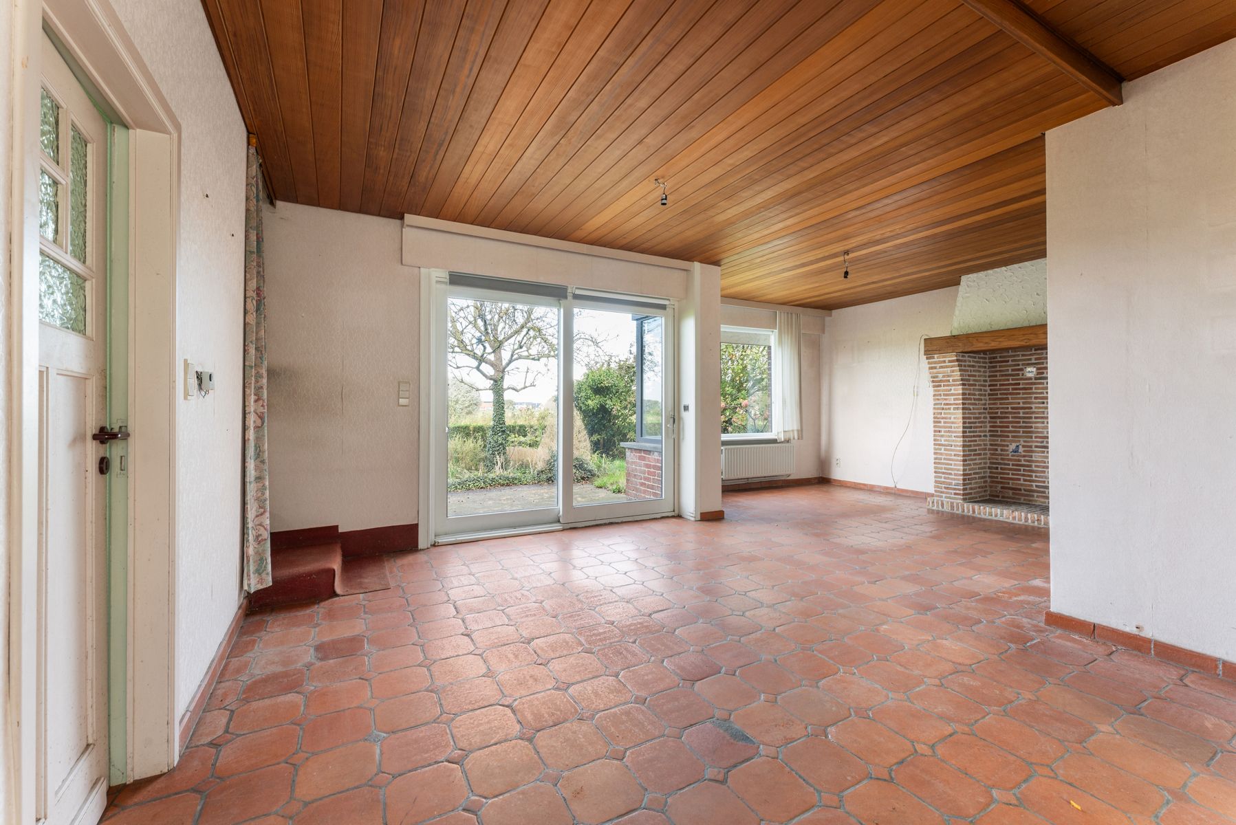 Te renoveren woning met uniek verzicht op 639m² foto 10
