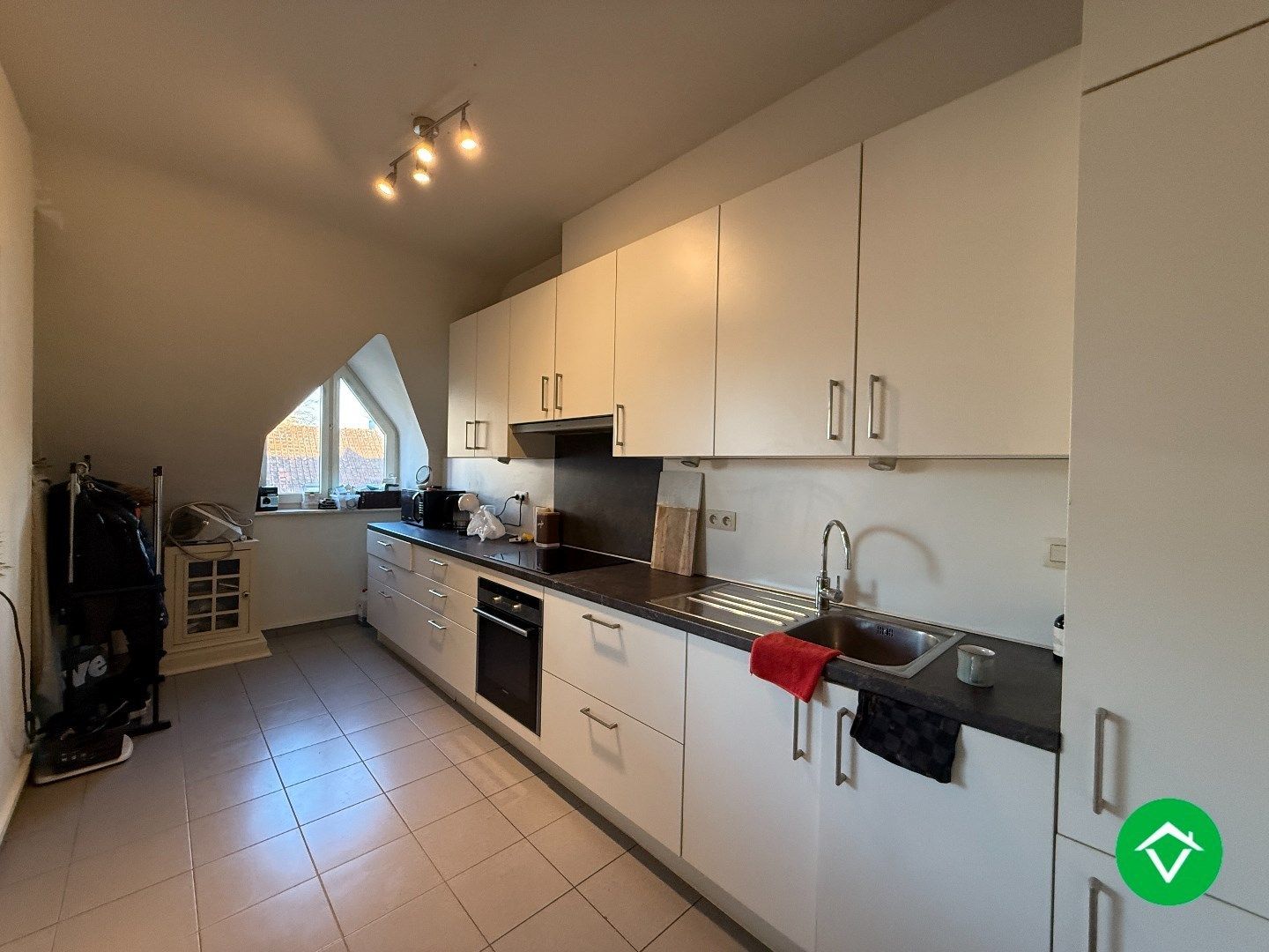 Ruim, gezellig dakappartement met 3 slaapkamers in centrum Roeselare  foto 5