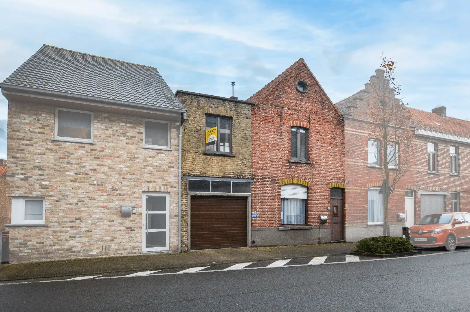 Hoofdfoto van de publicatie: Te renoveren woning in centrum Eernegem
