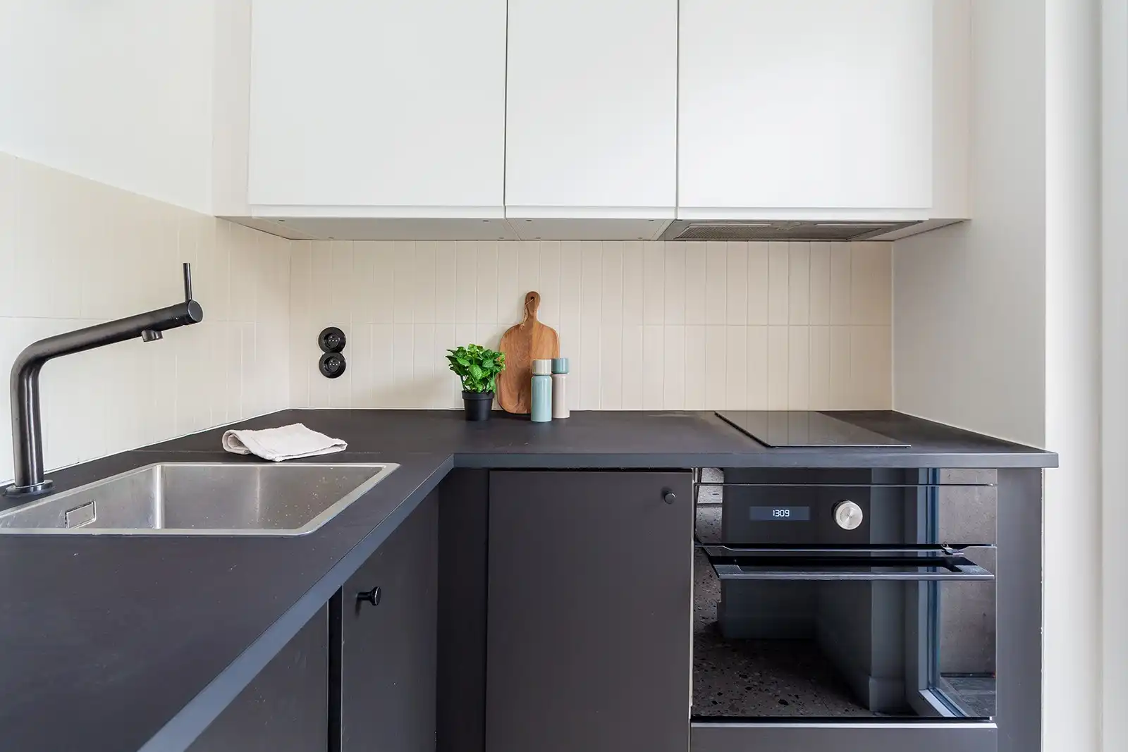 Moderne, lichtrijke studio op rustige locatie met groen uitzicht foto 5