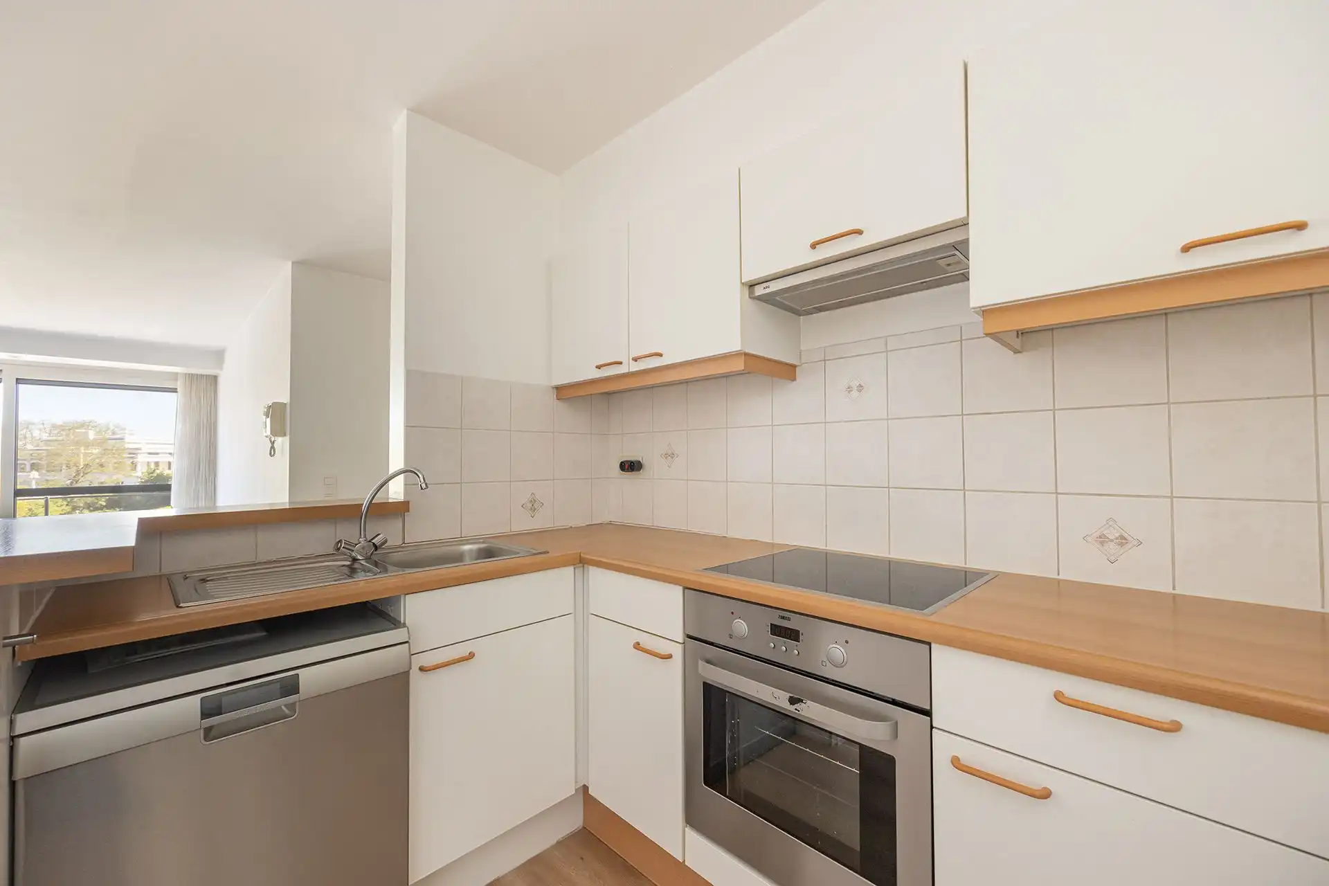 Lichtovergoten appartement met 2 terrassen en garagebox! foto 5