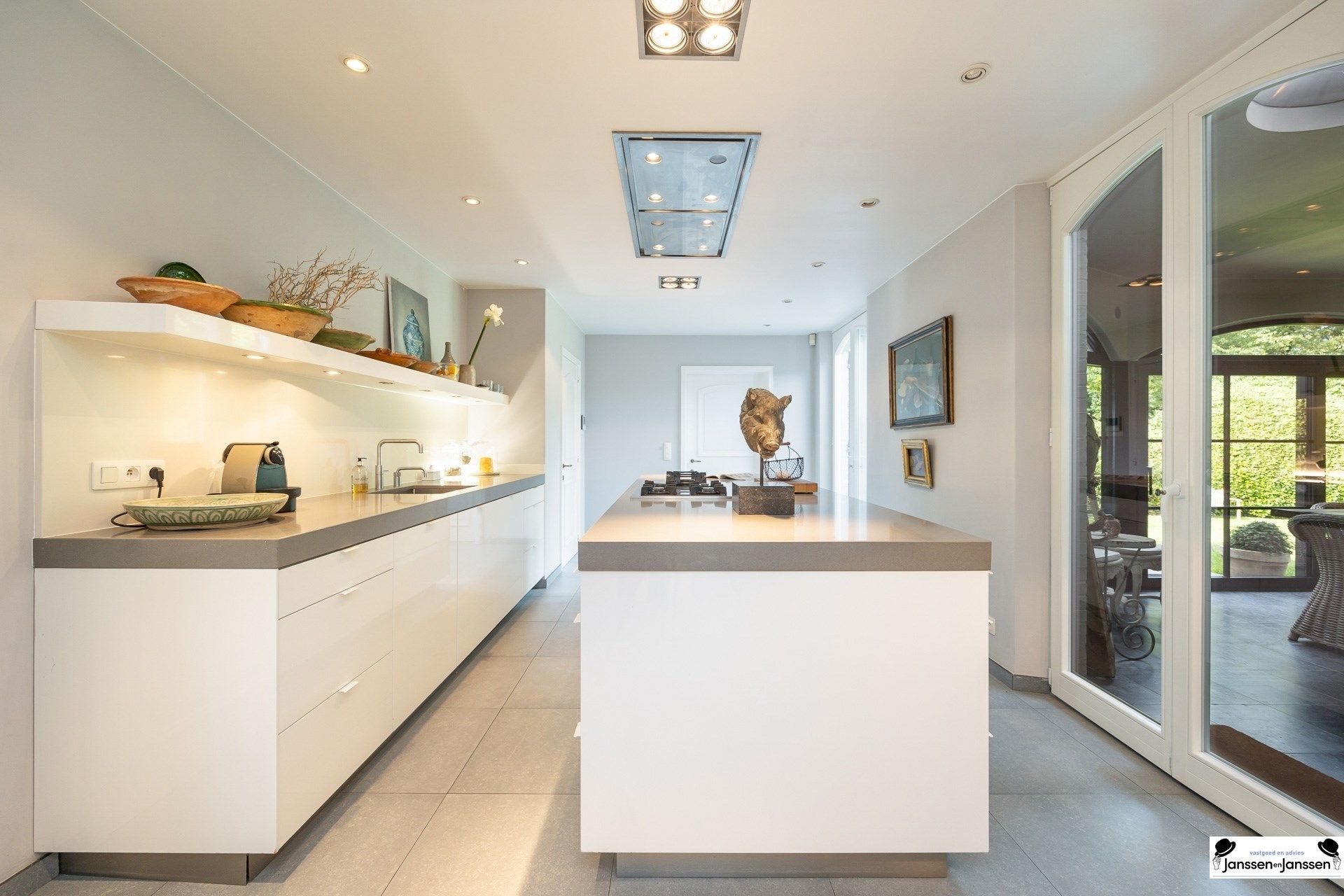 Tijdloze elegantie met moderne luxe foto 14