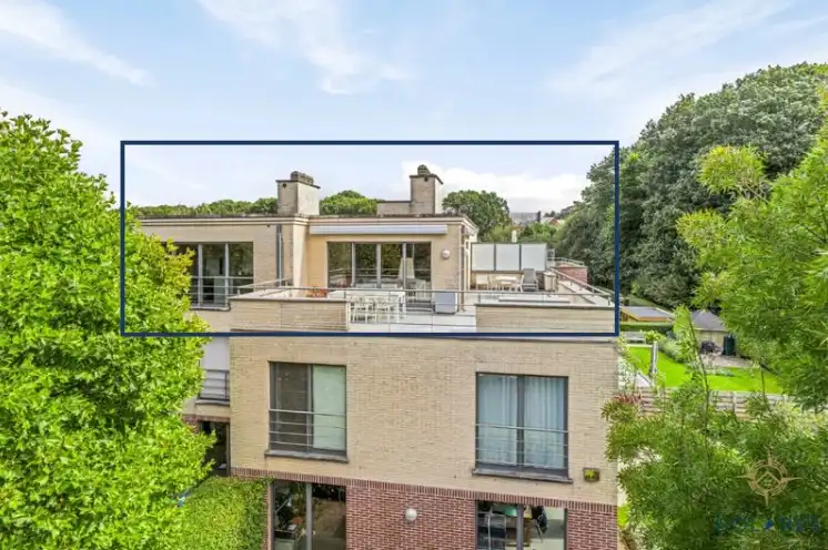 Exclusieve penthouse met groot dakterras en parkeerplaats!  foto {{pictureIndex}}