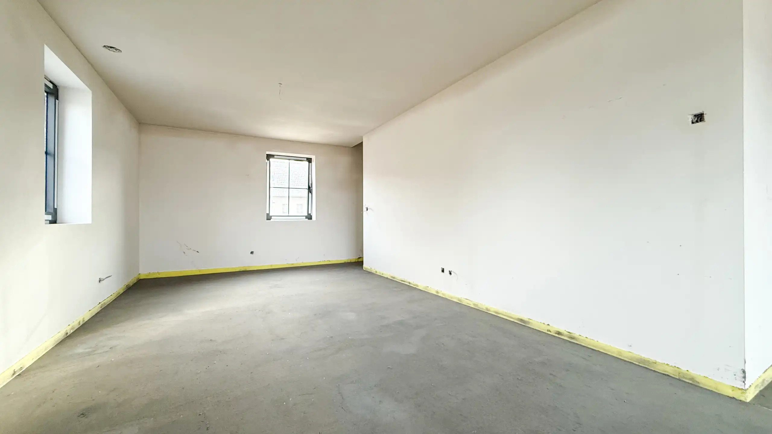 Zeer ruim (146m²!) duplex app.met 2-slpks,garage en terras! foto 4