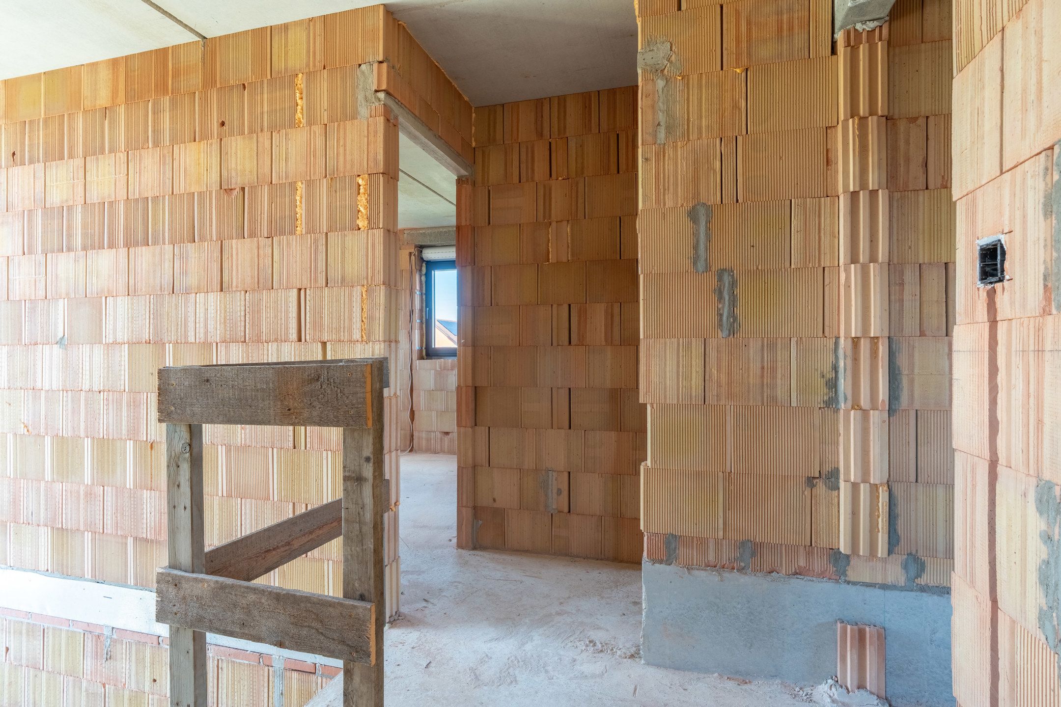 Verder af te werken woning met o.a. 4 slaapkamers, inpandige garage, ... foto 20