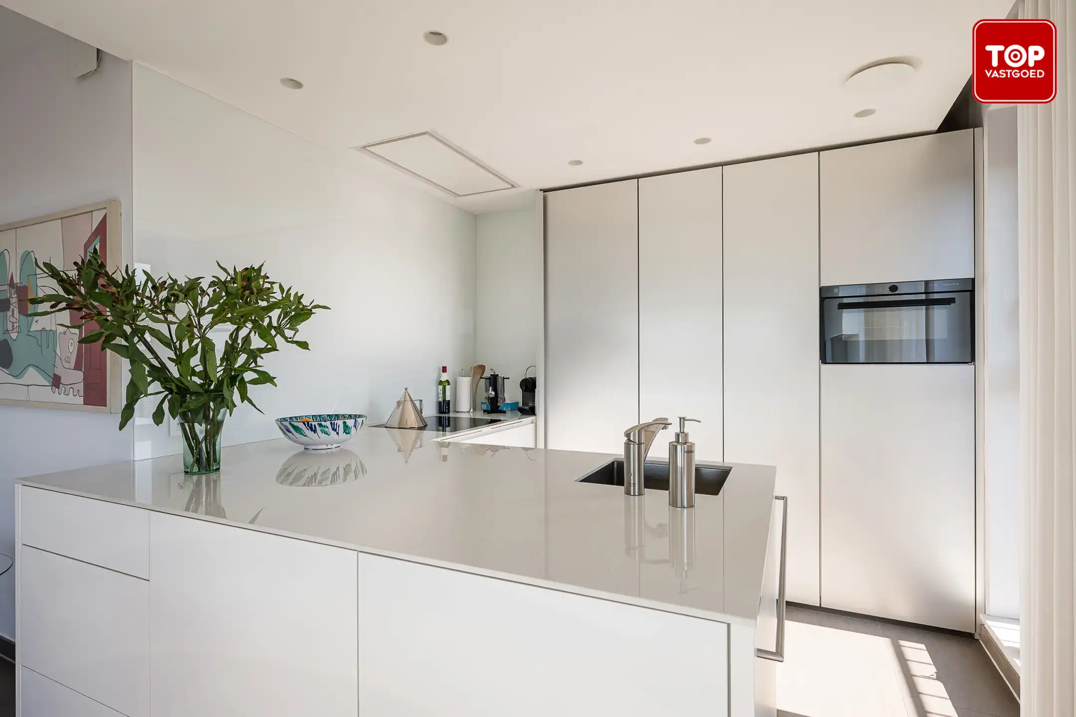 Hoogwaardig afgewerkte penthouse met 45m² terras. 2 slaapkamers, garage en staanplaats!  foto 8