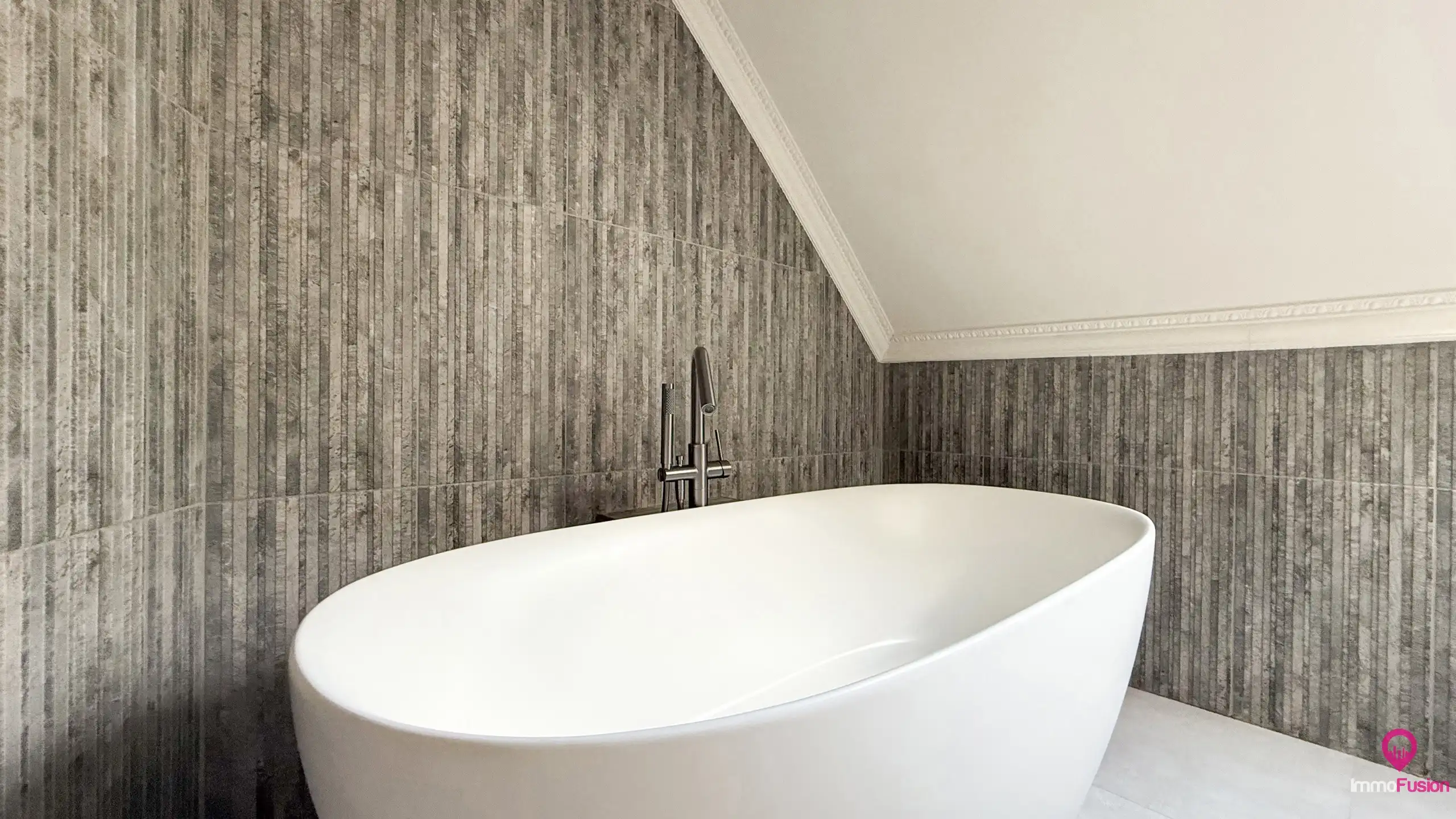 Ruime gezinswoning met 4 slpk, zonnepanelen en grote tuin! foto 30