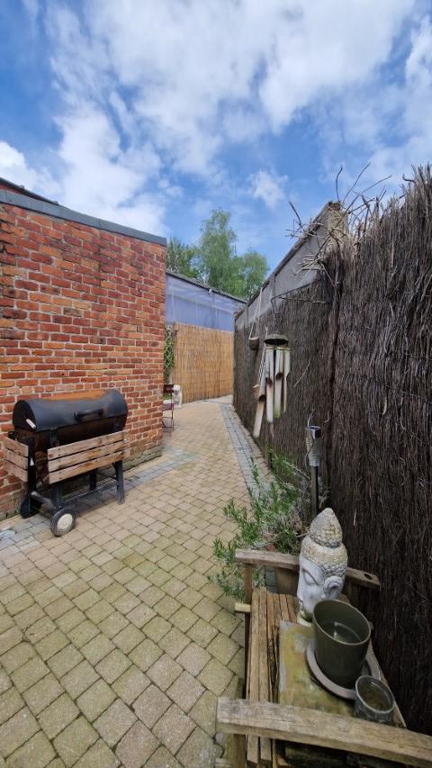 Ruime EENGEZINSWONING met grote leefruimten, 2 slaapkamers en mooi terras, woning met mogelijkheden, op 1 are 33 ca. foto 39