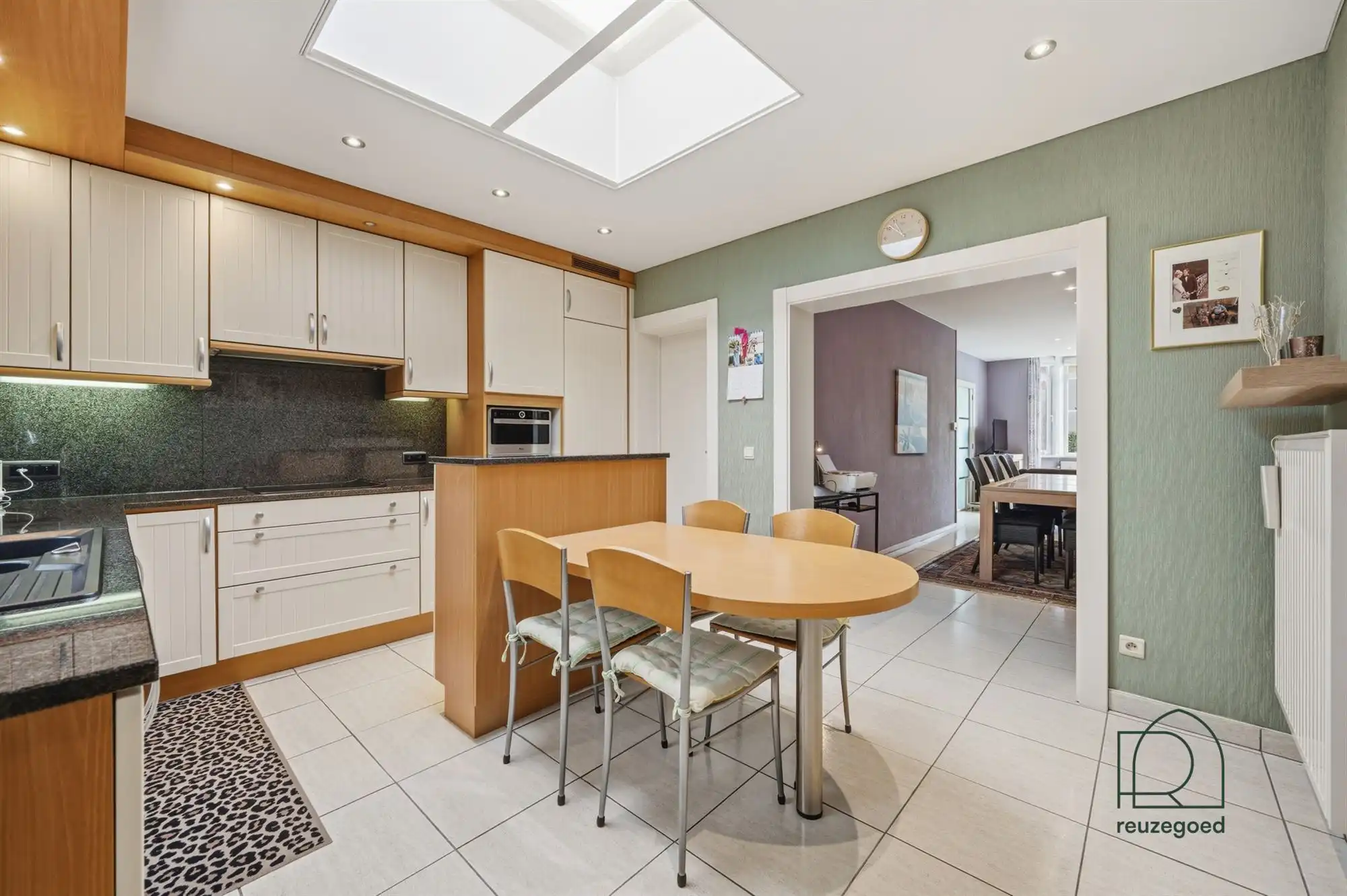 Charmante, verrassend ruime, op te frissen woning met 3 slaapkamers, garage en zonnig tuintje op fietsafstand van Mechelen centrum! foto 12