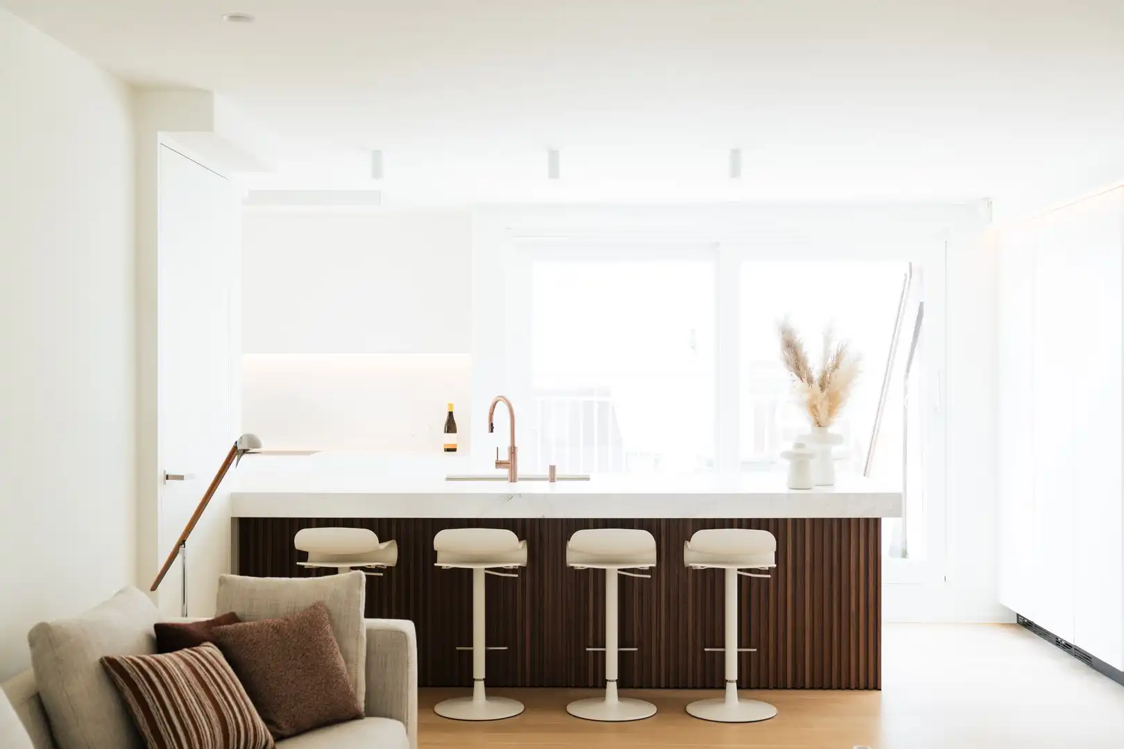 Sublieme zonnige penthouse met ruime terrassen en zijdelings zeezicht. foto {{pictureIndex}}