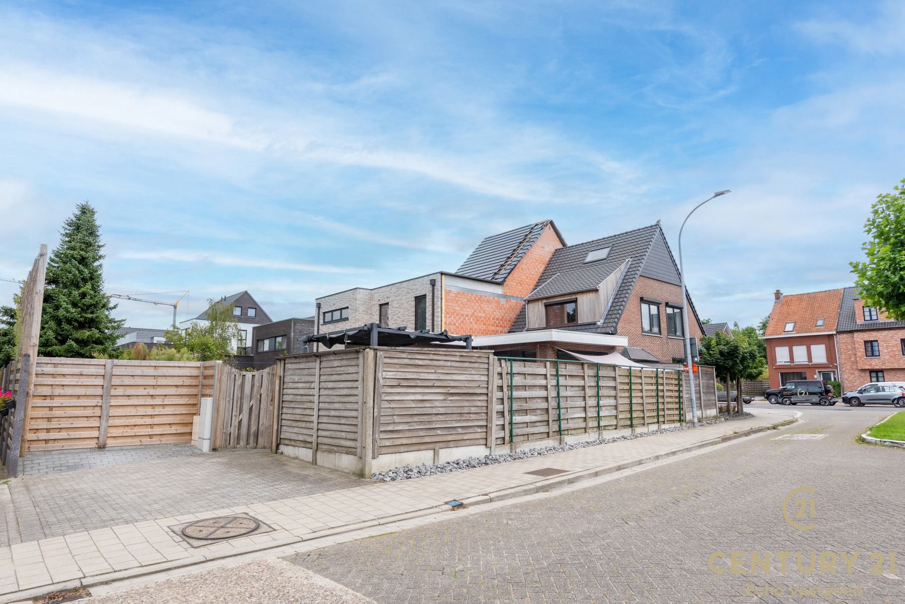 Ruime gerenoveerde hoekwoning met tuin, terras én parking! foto 26