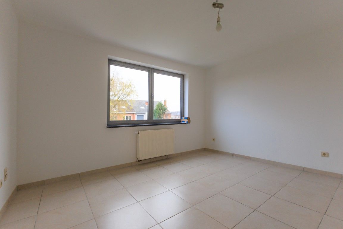 Ruim triplex appartement met parkeerplaats foto 10