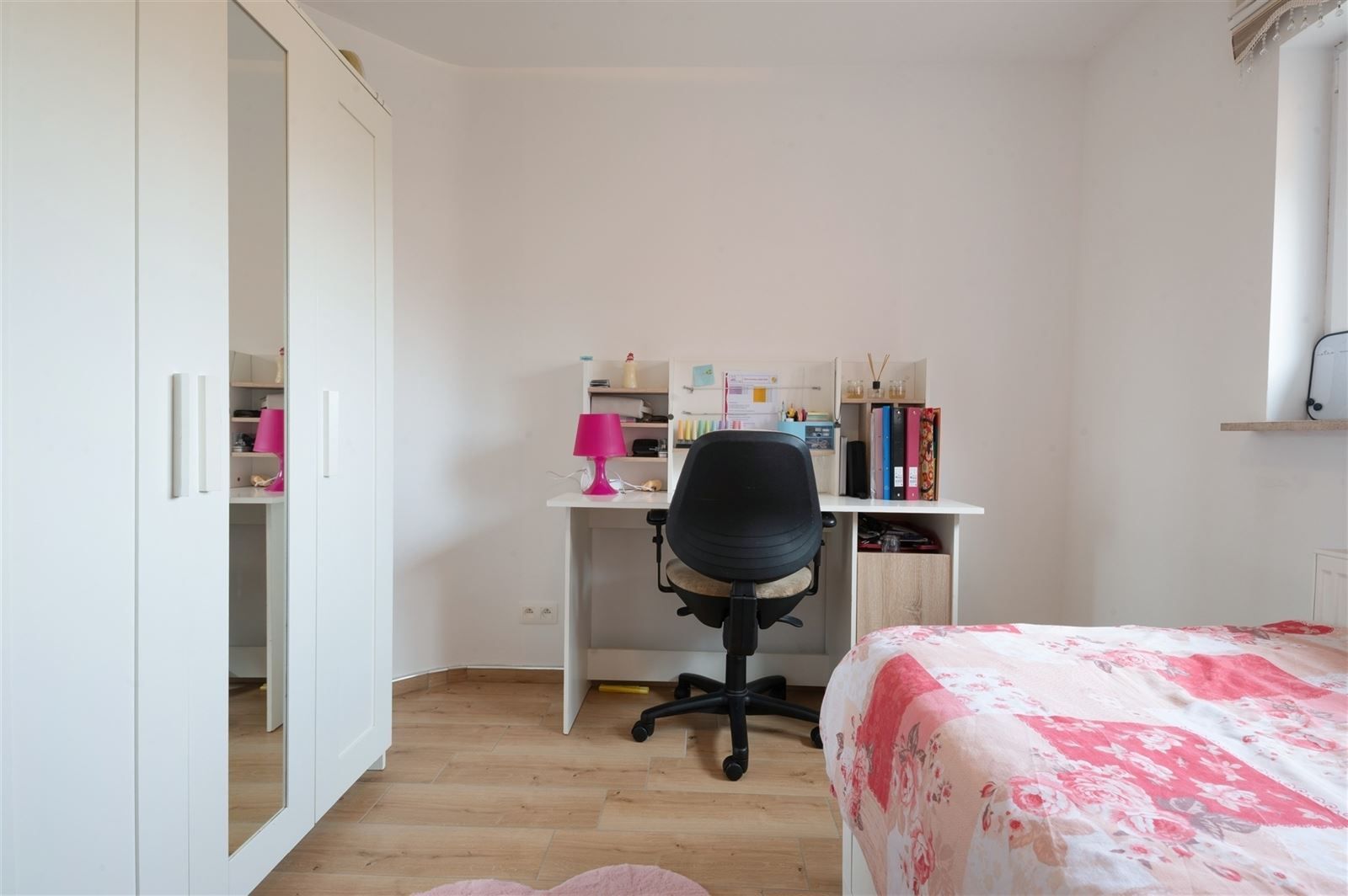 Modern afgewerkte en gerenoveerde gezinswonig met tuin op 2are93 foto 17