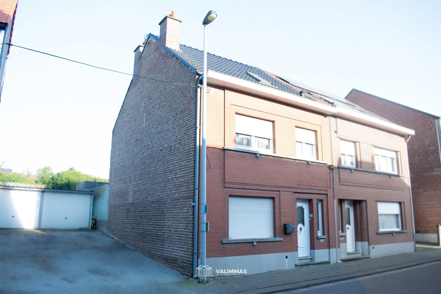 Hoofdfoto van de publicatie: Welgelegen en vergunde opbrengstwoning met 2 appartementen