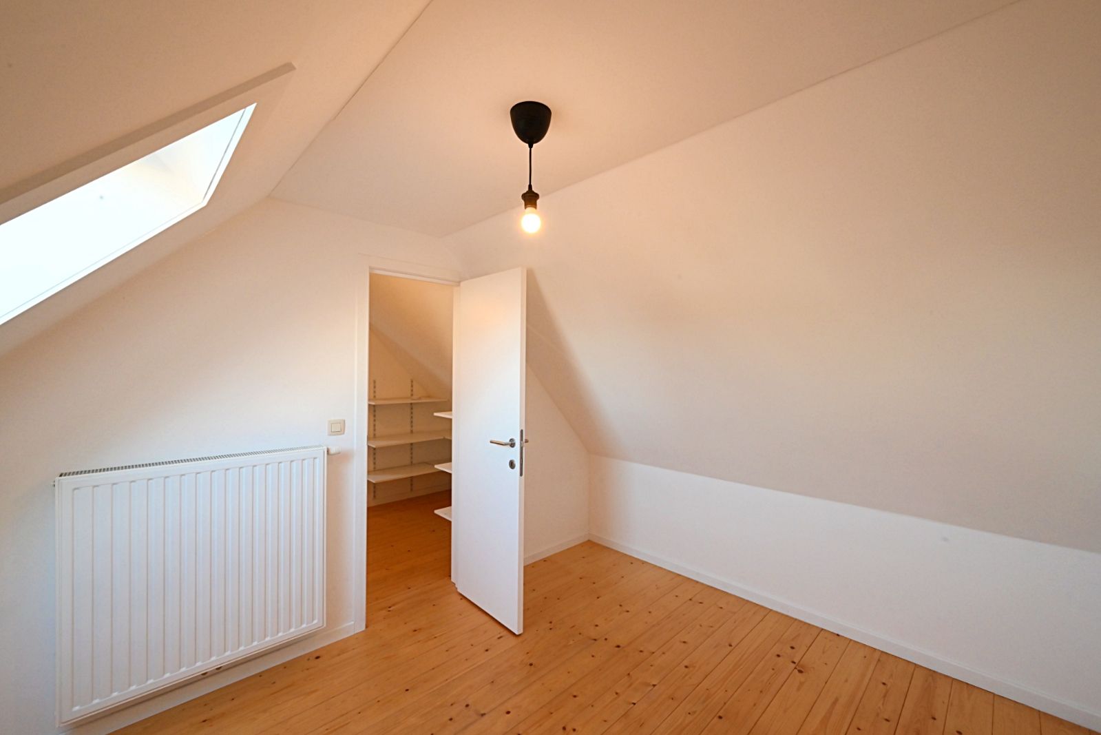 Gerenoveerde woning met centrale ligging in Emelgem! foto 14