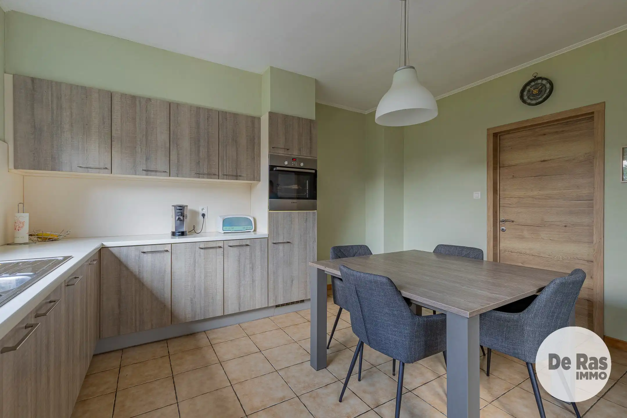 WICHELEN - Instapklare woning met 4 kamers, garage en tuin foto 8