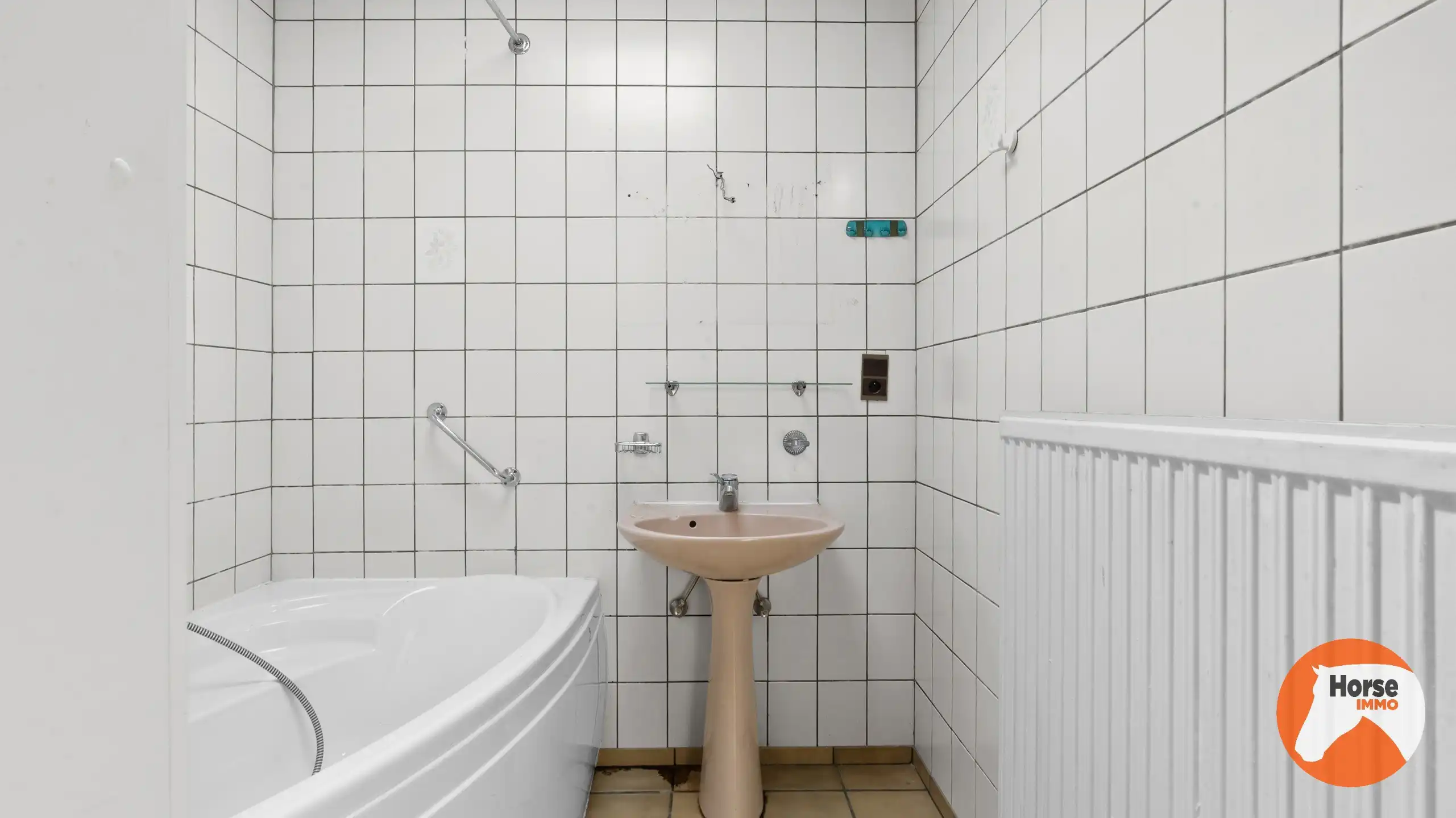 ZOTTEGEM - Te renoveren woning op ruim perceel van ca 45a foto 10