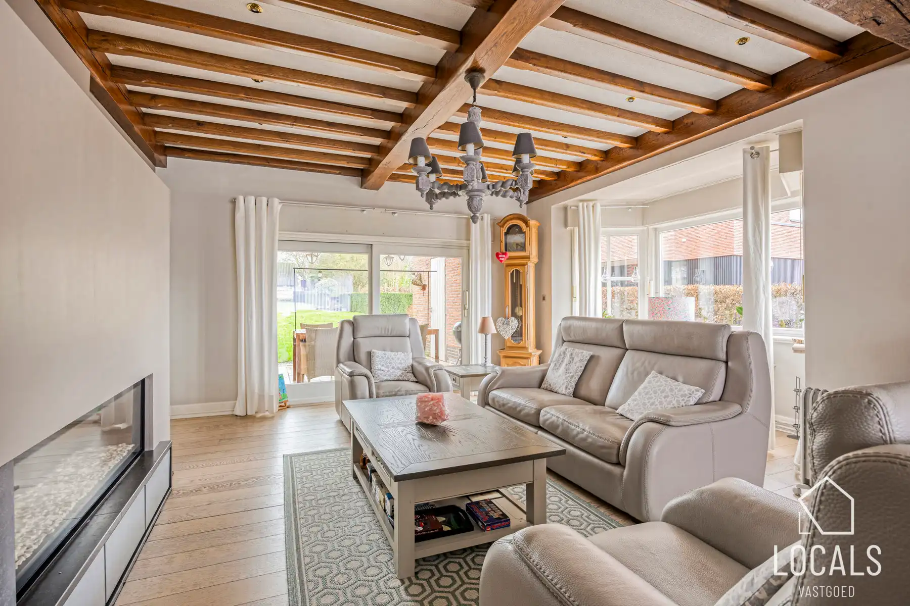 Charmante woning op een topligging in Denderhoutem foto 3