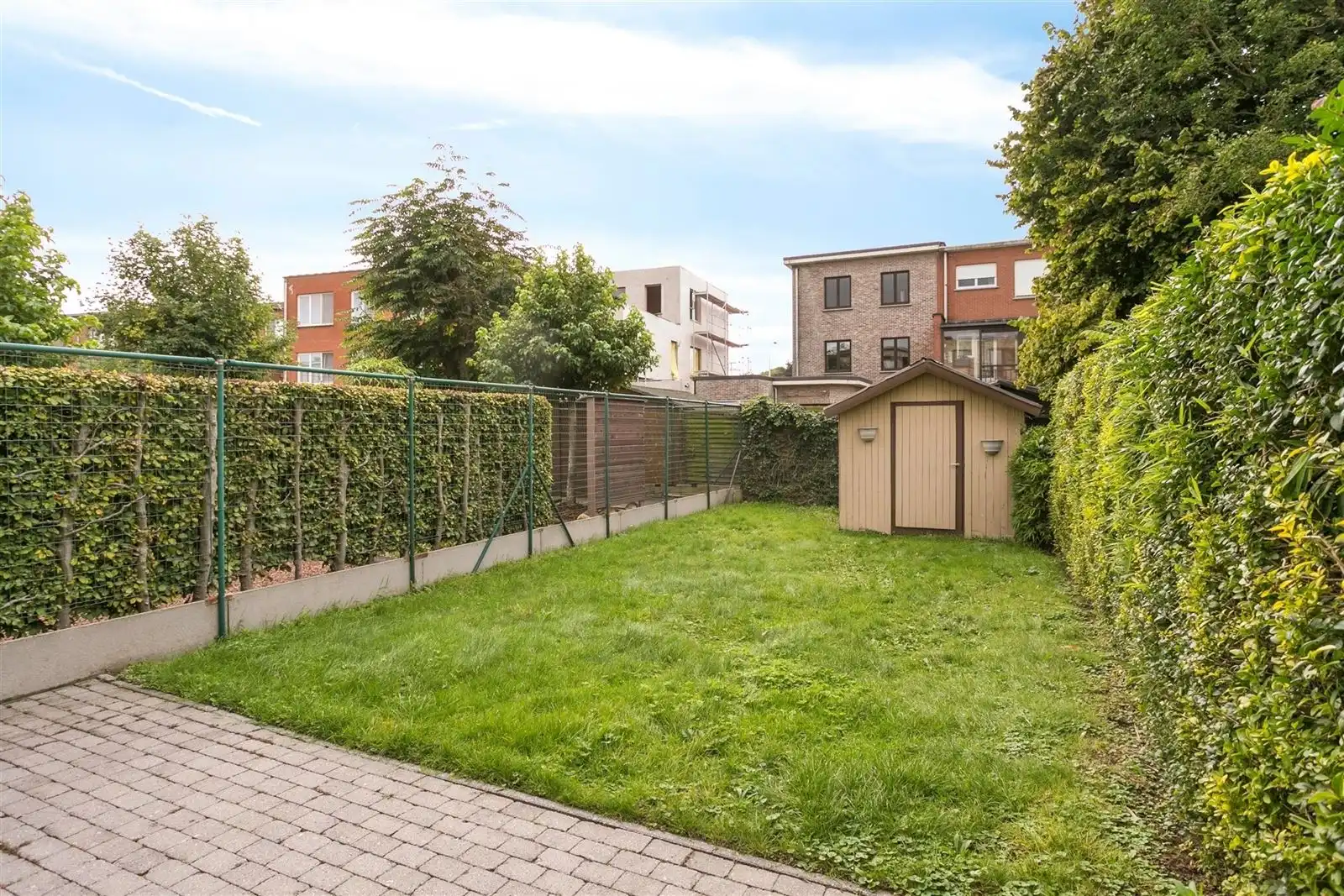 Gunstig gelegen duplex-appartement met inpandige garage en tuin foto 2
