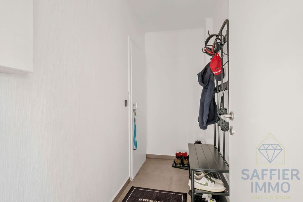 Instapklaar en volledig gerenoveerd appartement te koop in Roeselare foto 2