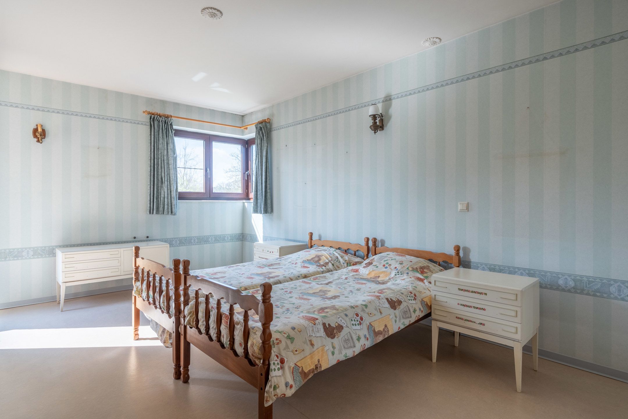 Goed onderhouden villa met 5 slpk's op perceel van 1.060m². foto 28