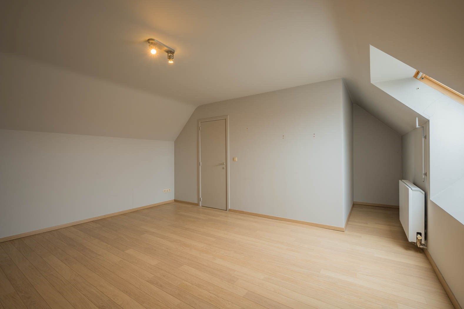 Recente driegevel in uiterst aangename woonwijk. foto 14