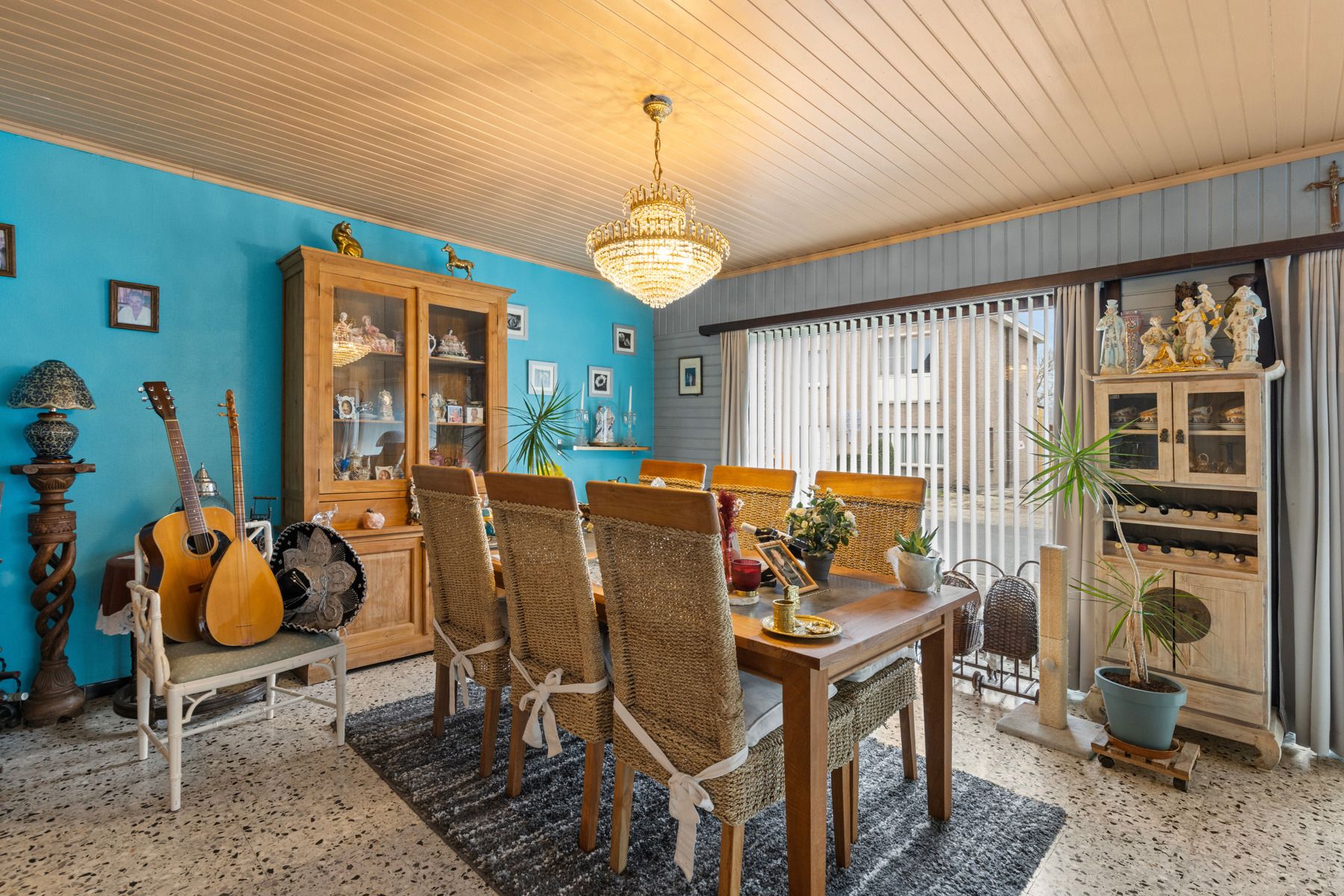 Zeer ruim appartement - te renoveren met 3 slpk's en garage foto 4