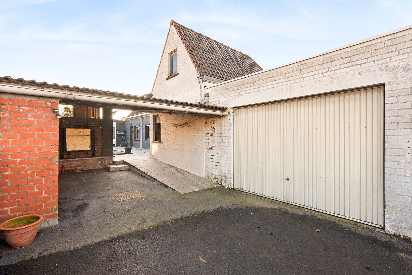 Vrijstaande woning in tweede lijn met 2 kamers op het gelijkvloers en voldoende stockageruimte en gesloten garage van 40m² foto 4