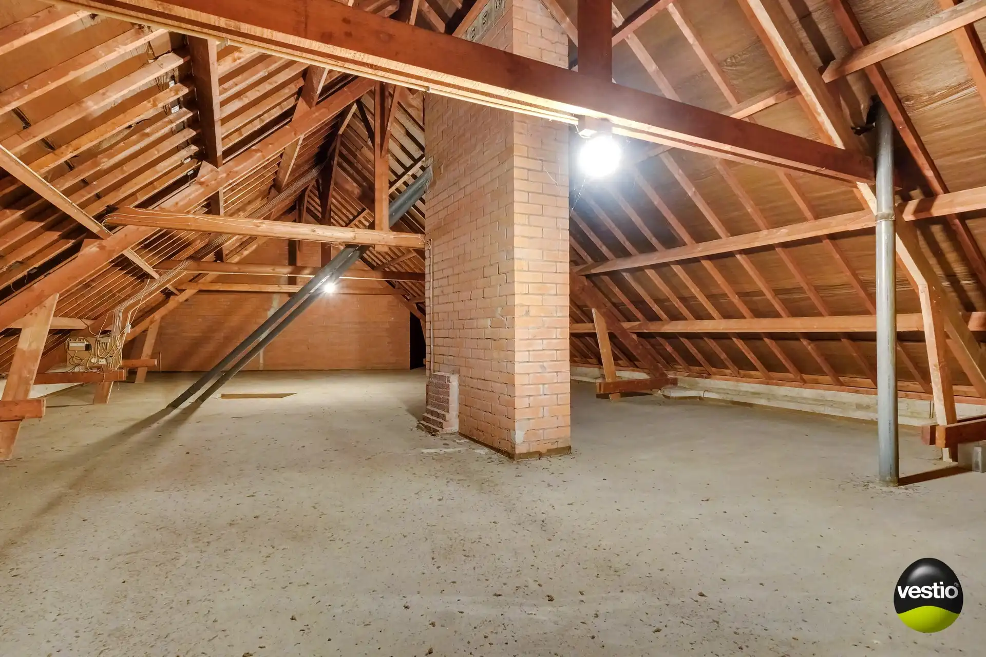 GELIJKVLOERS APPARTEMENT 3 SLAAPKAMERS 171 M² + HANDELSRUIMTE + TUIN + 5 GARAGES + ZOLDER foto 50