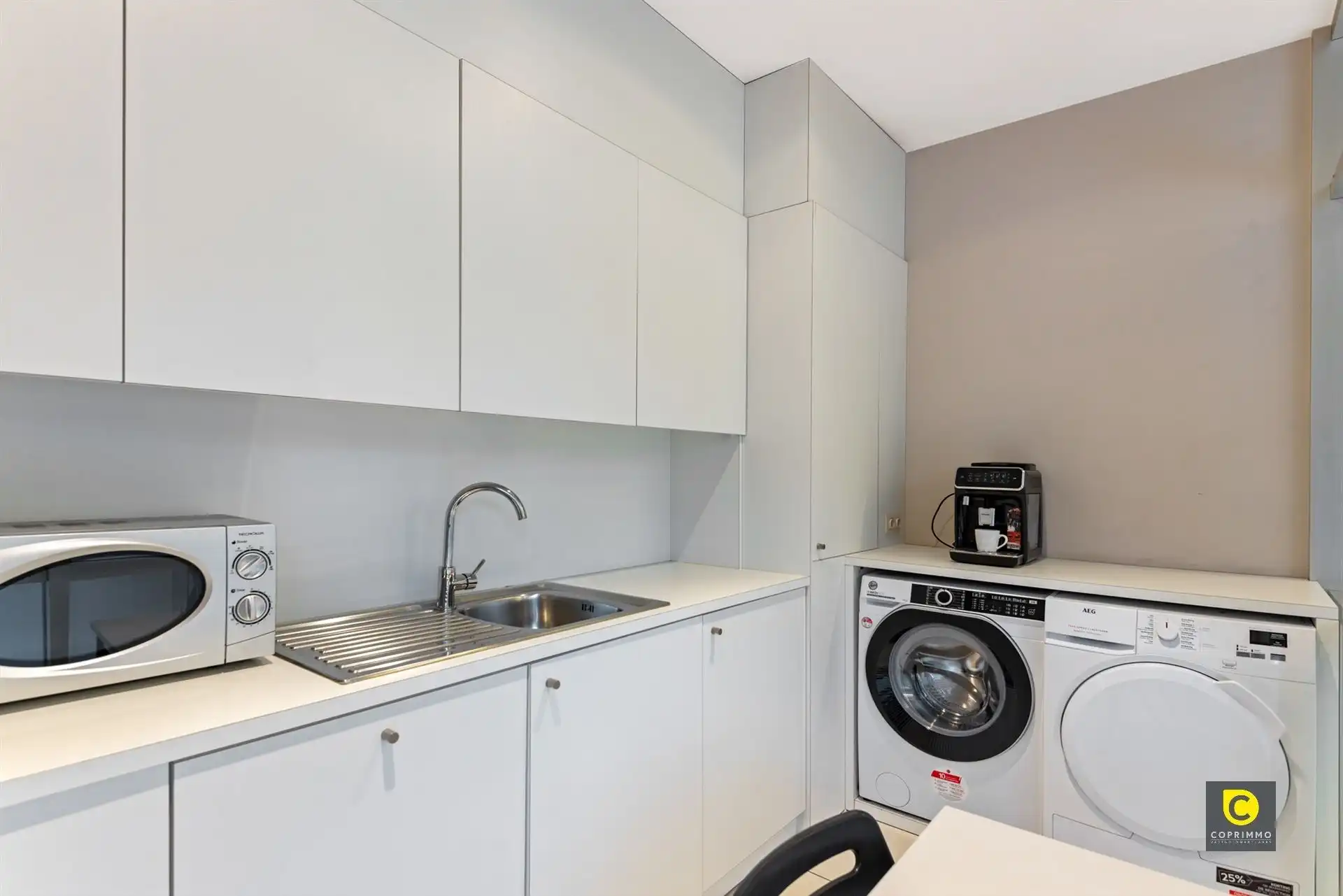 Handelsruimte op centrale locatie foto 8