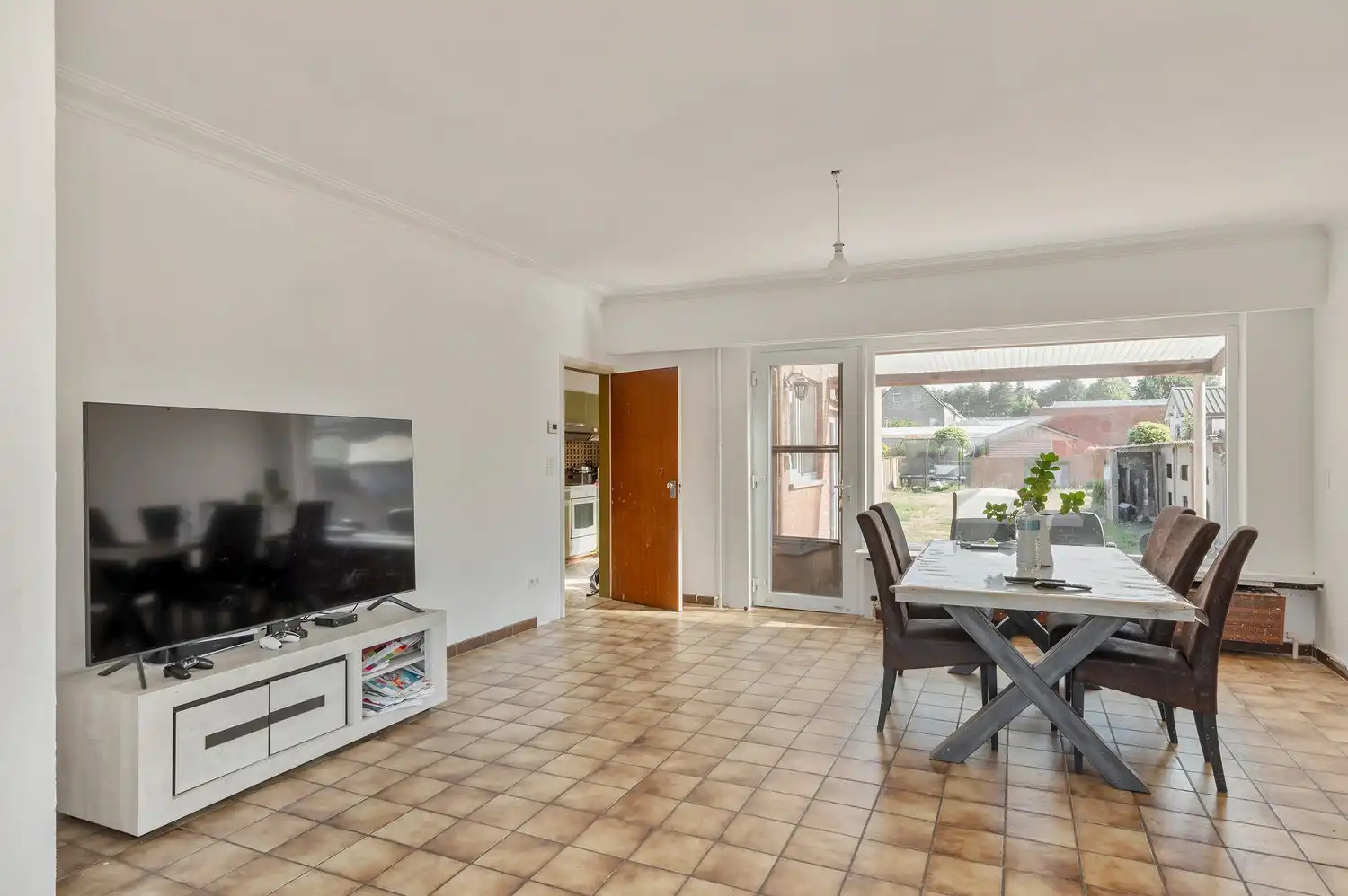 DEELS GERENOVEERDE WONING IN EEN RUSTIGE STRAAT foto 8