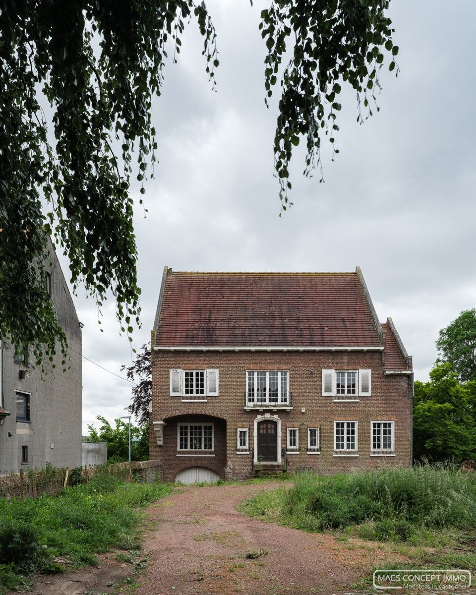 Hoofdfoto van de publicatie: Unieke te renoveren burgerwoning in Kaster