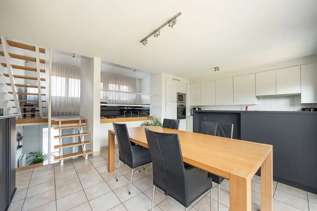 Perfect onderhouden en instapklare split-level woning foto 3