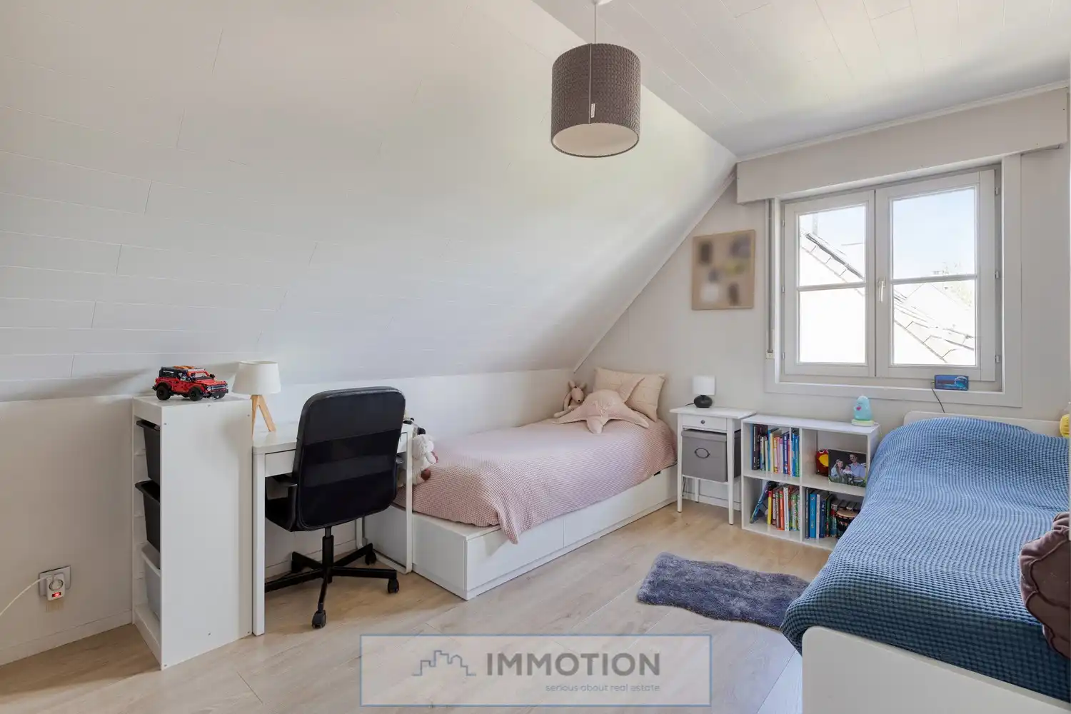 Halfopen gezinswoning met 3 slaapkamers, tuinkamer en poolhouse - Kijkdag met biedmoment op 27/06 foto 16