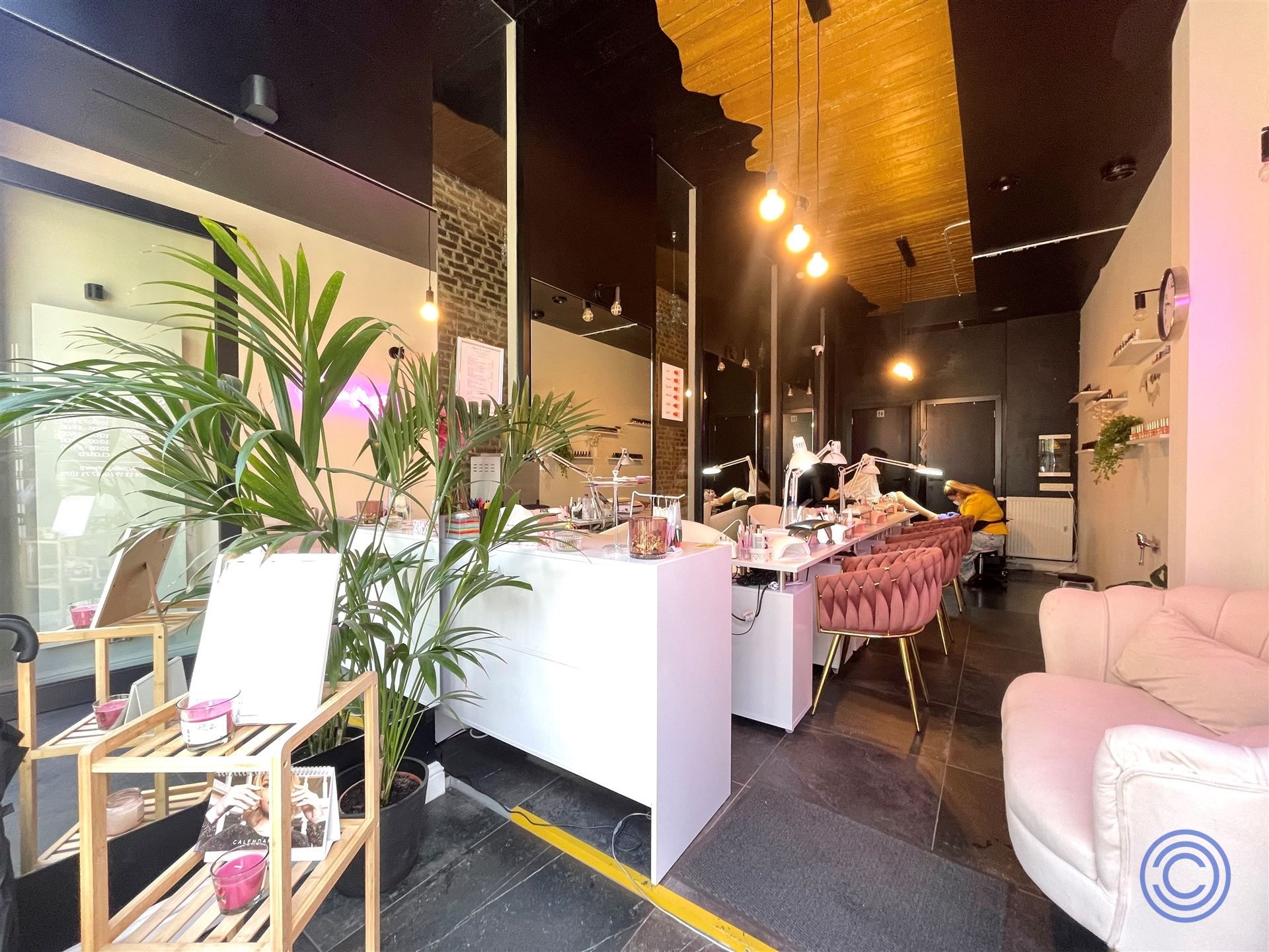 Vergund en instapklaar pand met handelspand en 3 studio's voor Airbnb! foto 9