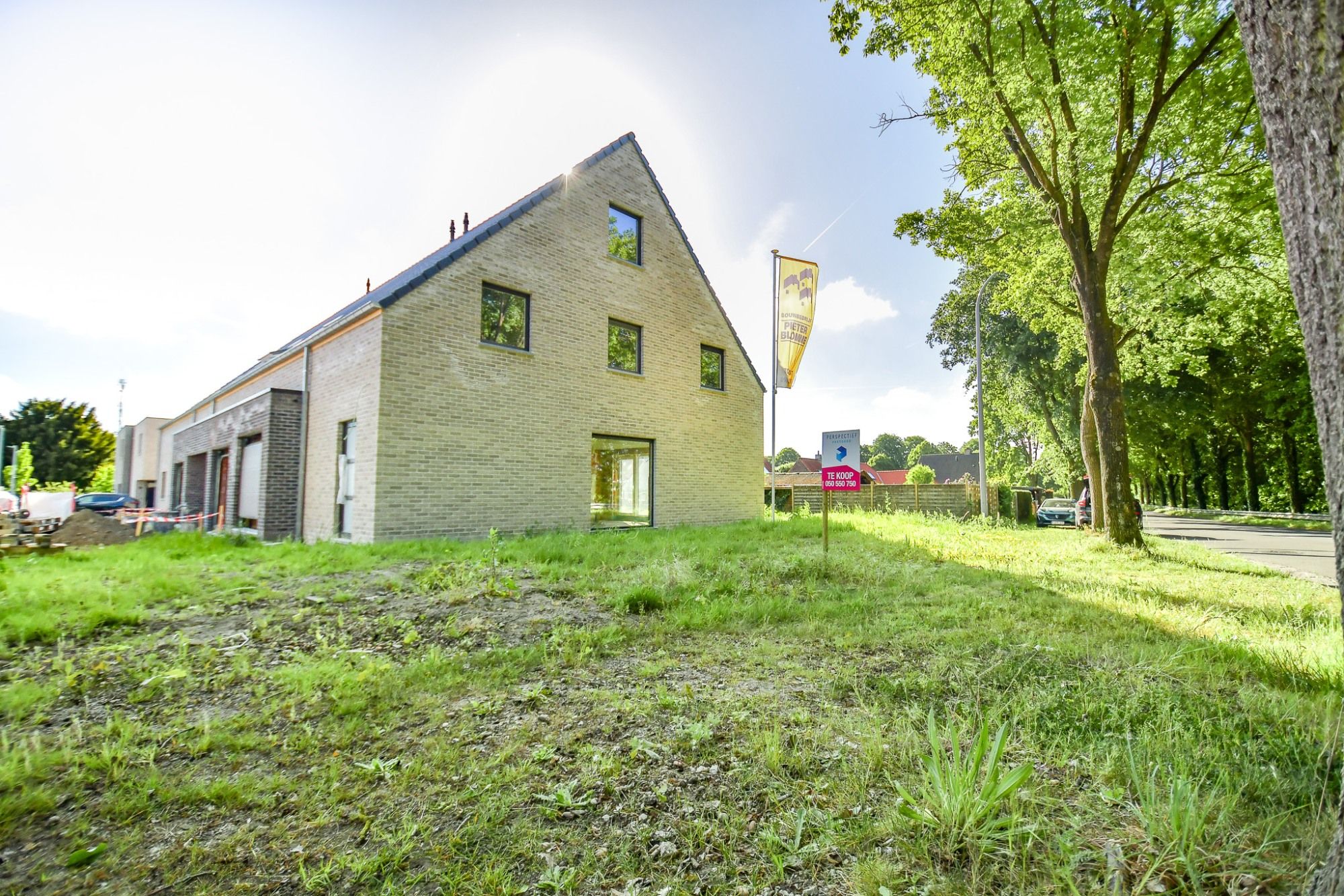 UITERST MOOI GELEGEN NIEUWBOUW - 5 SLPK mogelijk - LOT 1 foto {{pictureIndex}}