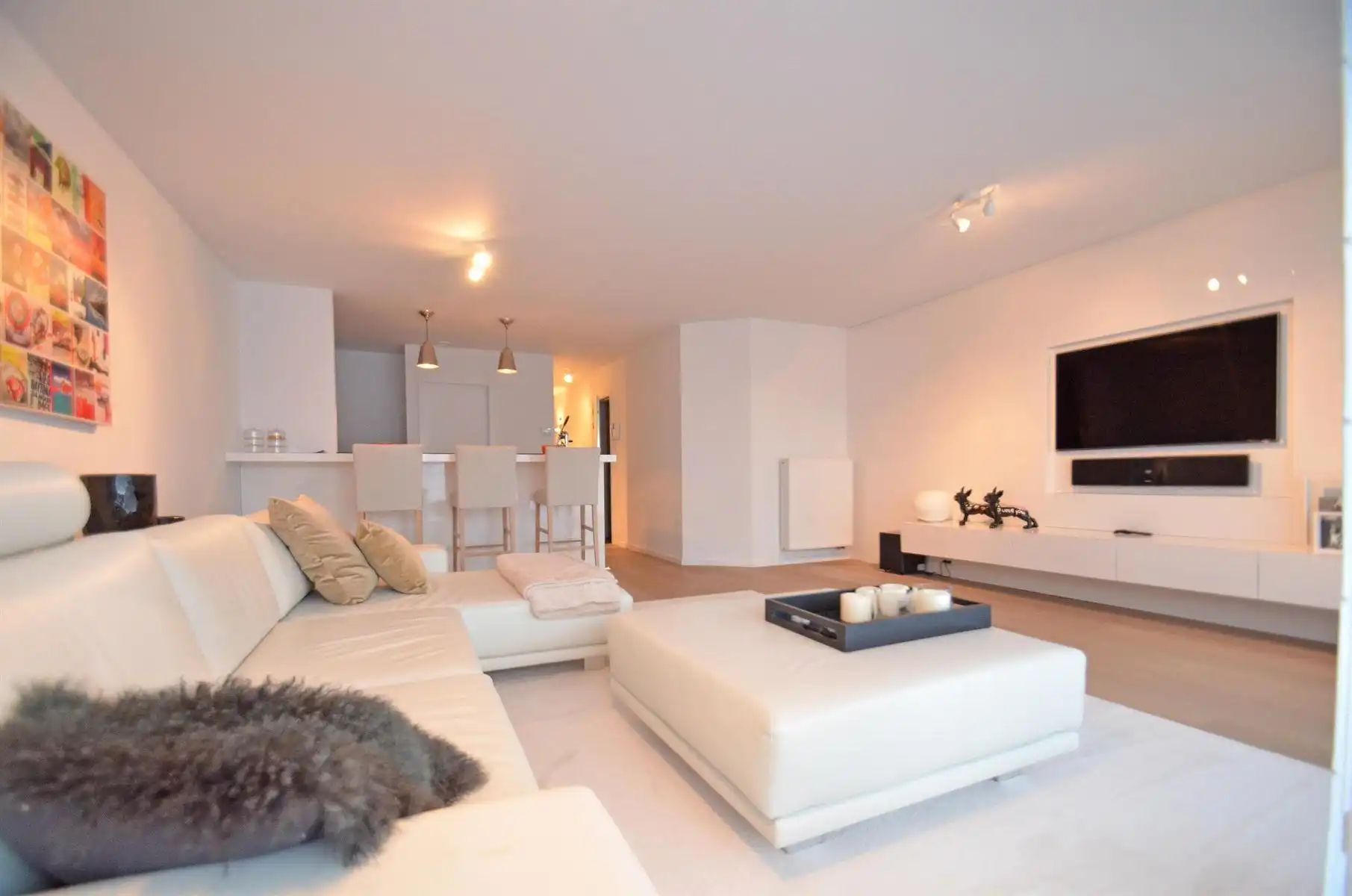 Mooi ongemeubeld appartement in hartje Zoute op wandelafstand van het Albertplein! foto 3