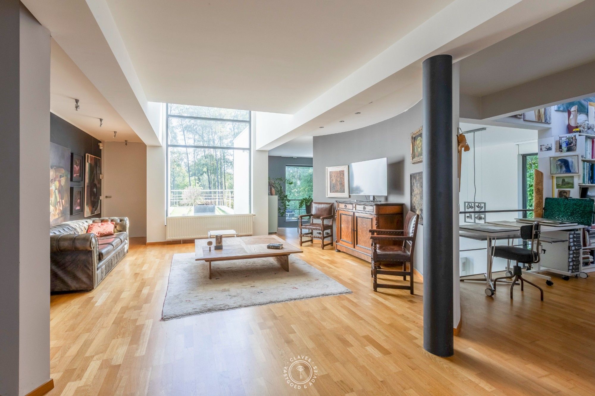 Architecturale villa met prachtige tuin en zwembad foto 19