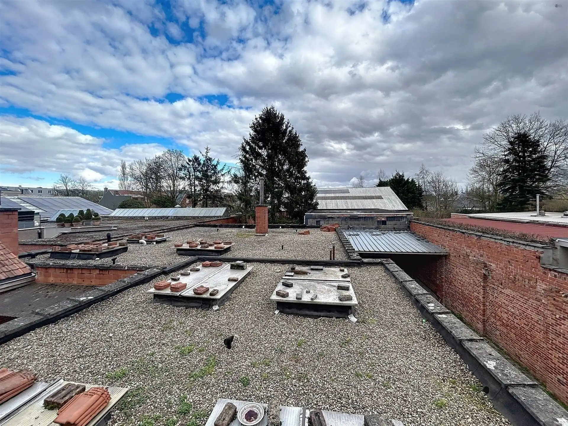 Handelspand met woongelegenheid + 2 app foto 25