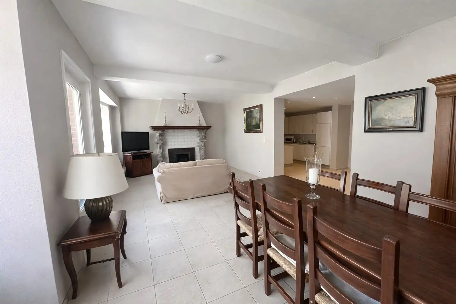 Zeer ruim (167m²) app.1°verd. gelegen in het stadscentrum. foto 3