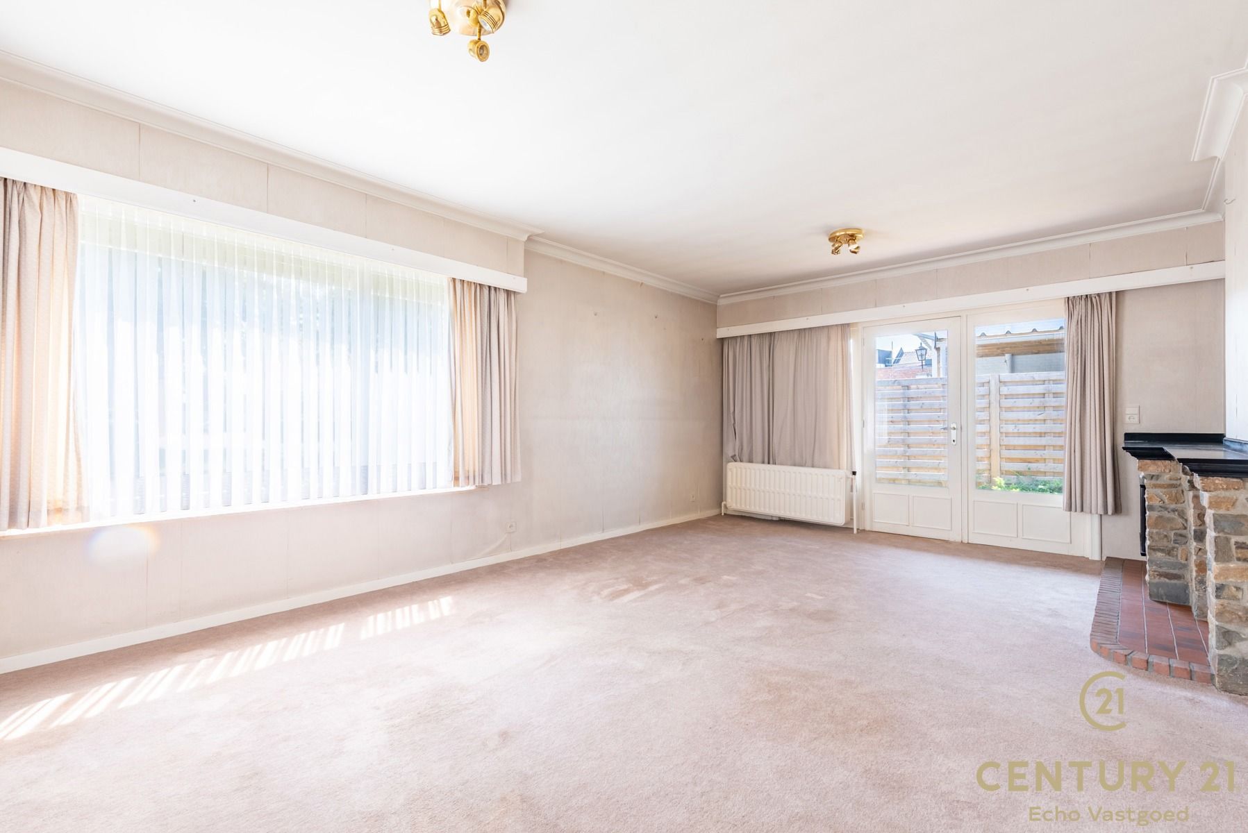 Charmante te renoveren laagbouwwoning op fraai hoekperceel foto 8