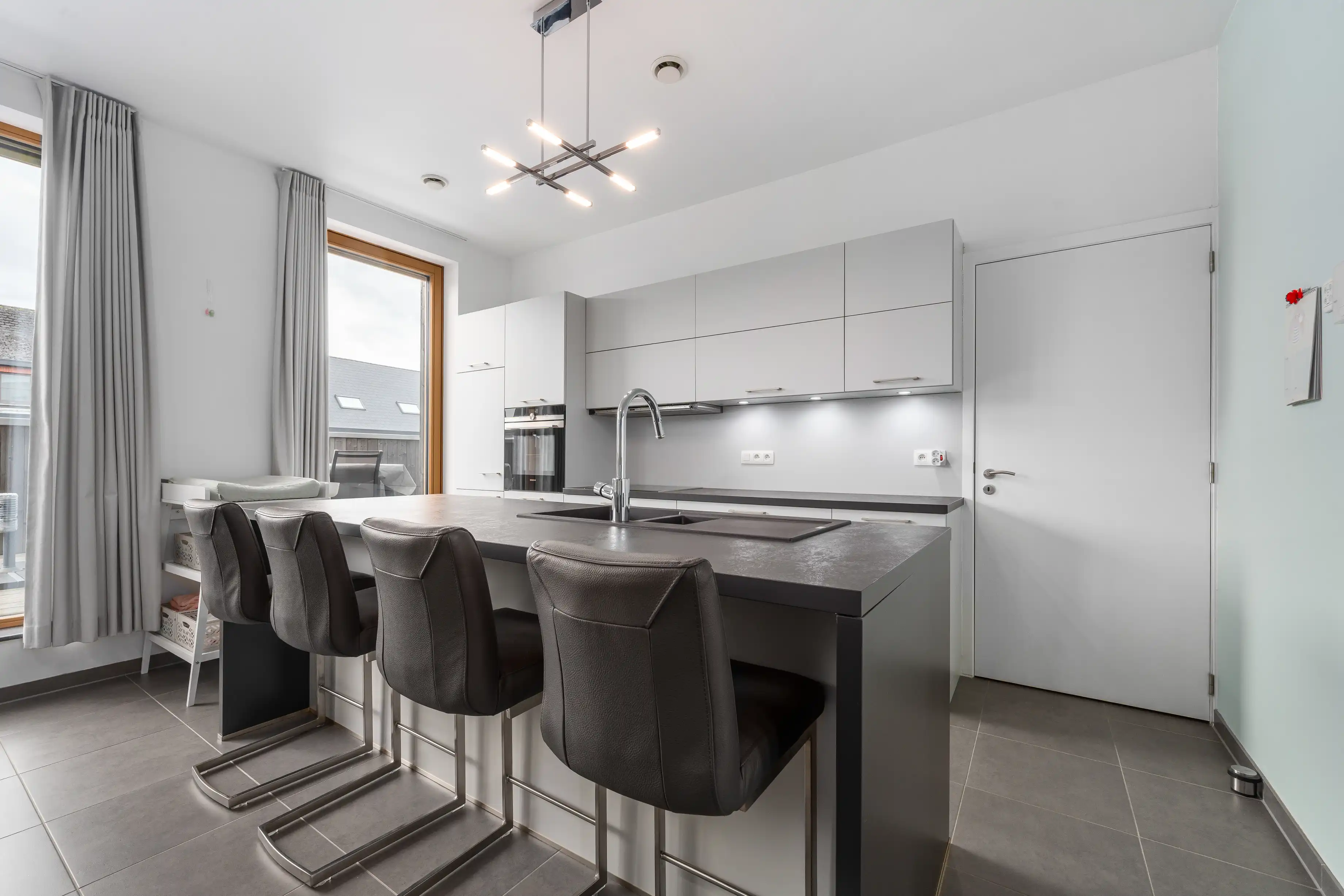 Duplex-appartement met 3 slp, zonneterras en 2 autostaanpl foto 5