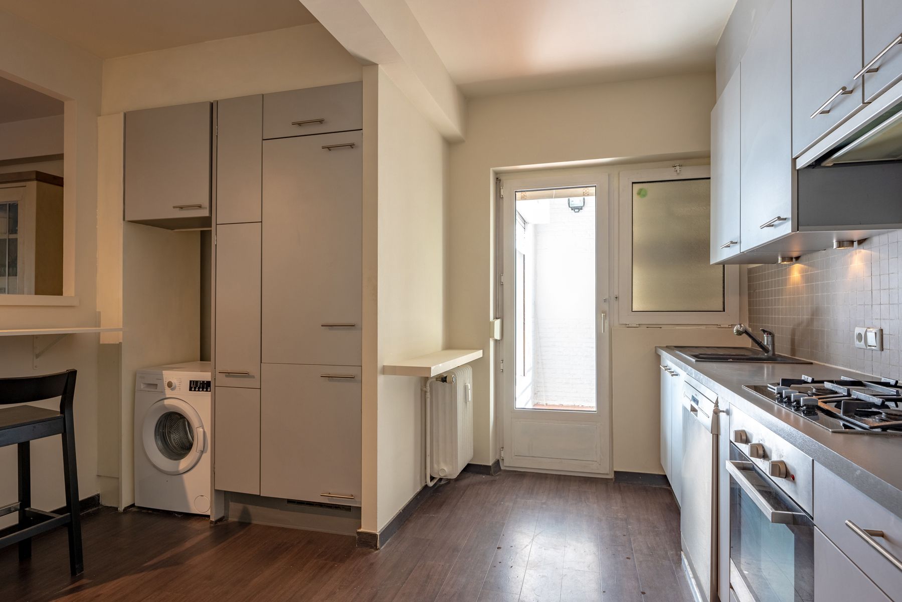 Verzorgd 2 slpk. appartement met terras en garagebox!  foto 6