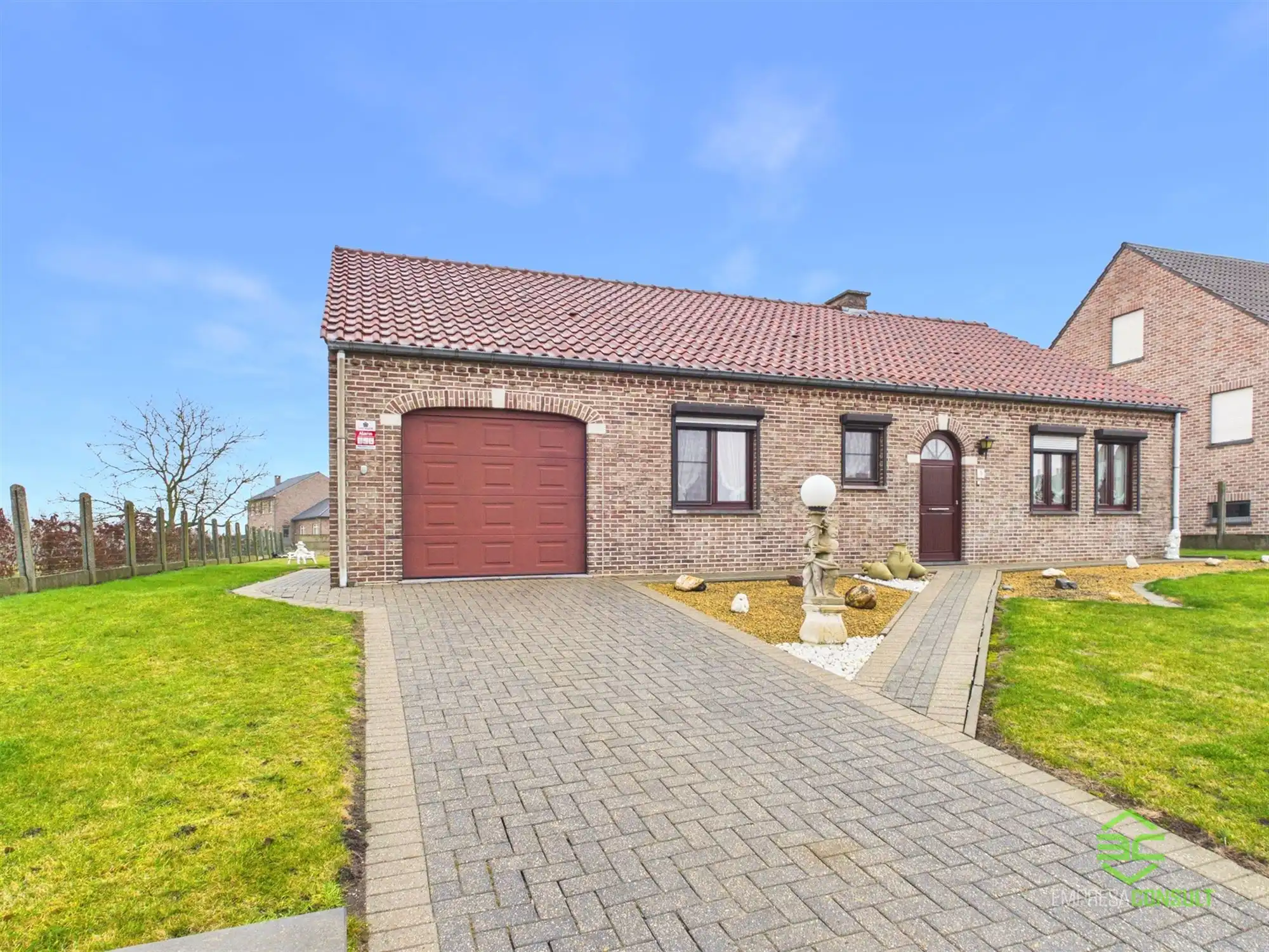 Gelijkvloerse woning met 2 slpk in Runkelen! foto 2