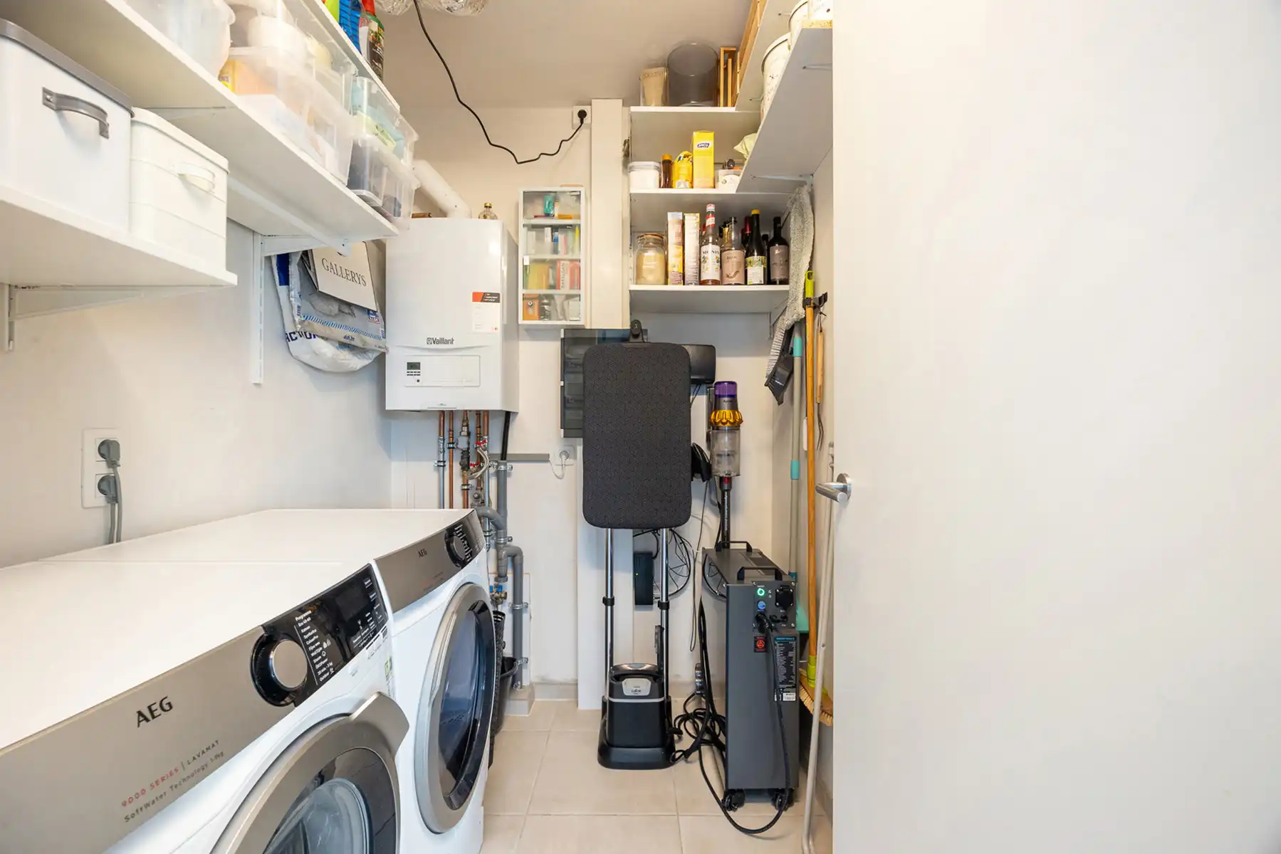 Recent appartement met autostaanplaats in het centrum van Stabroek! foto 7