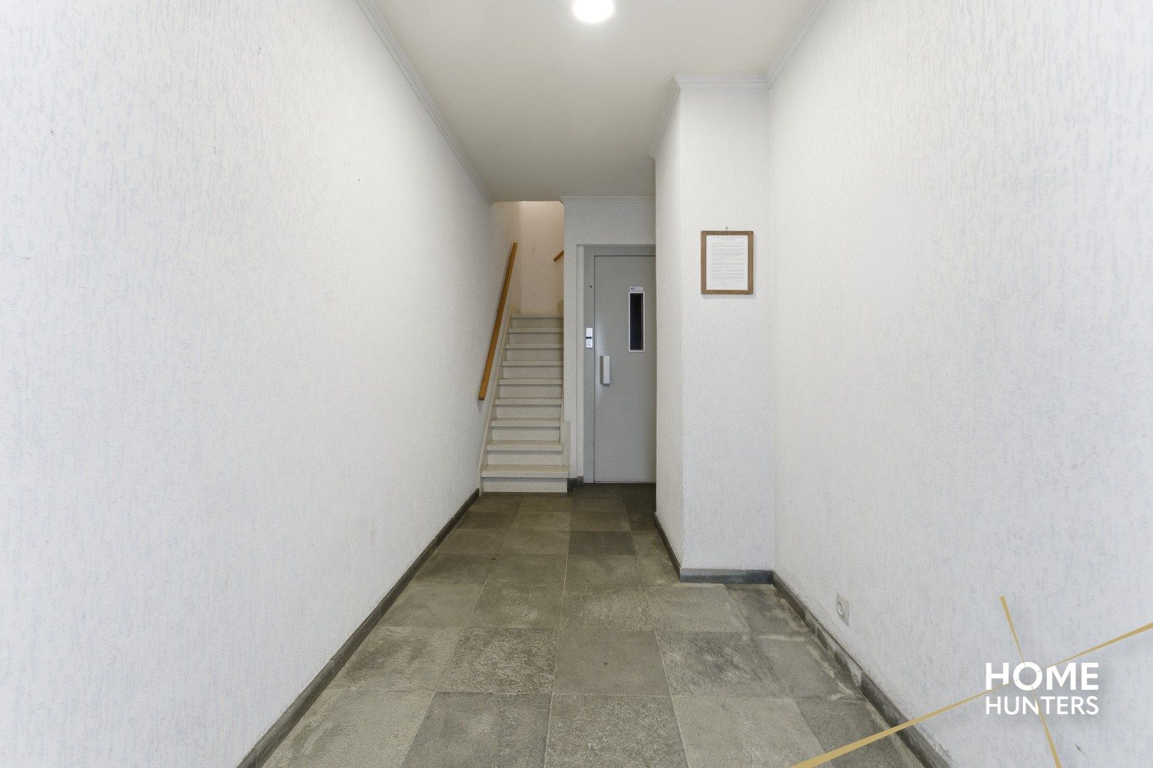 Lichtrijk 2-slaapkamerappartement op gunstige ligging te Ieper foto 2