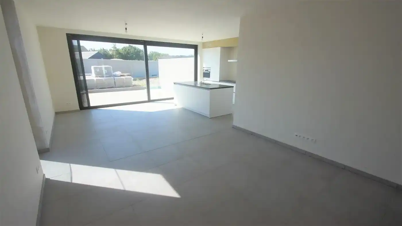 Nieuwbouwapp. met 2 slpks, autostaanplaats, ruim terras en tuintje foto 3