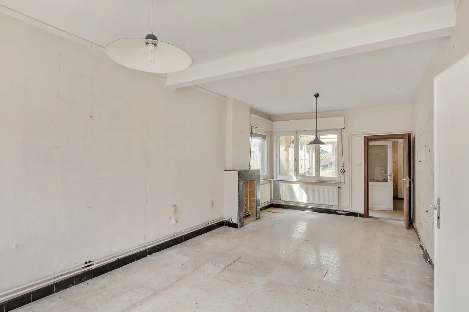 Volledig te renoveren halfopen gezinswoning op een perceel van 834 m². foto 5
