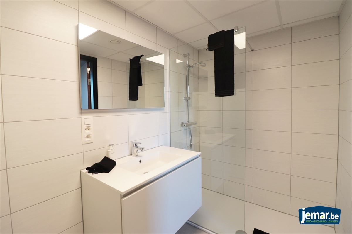 Appartement met 1 slaapkamer en autostaanplaats op centrale locatie te Maasmechelen! foto 6